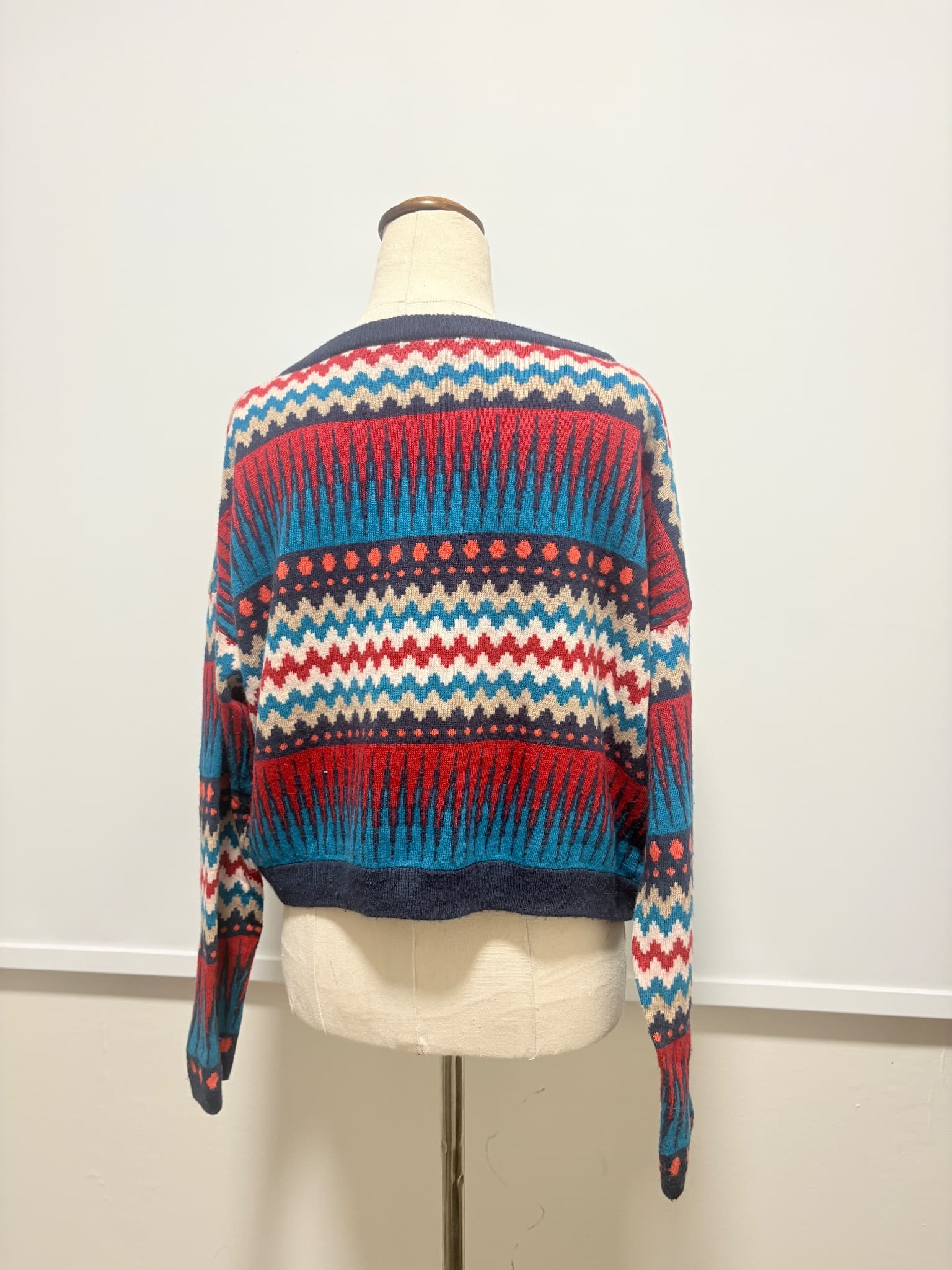 Women's Geometric Pattern Cropped Long Sleeve Sweater — photo 4 of 4