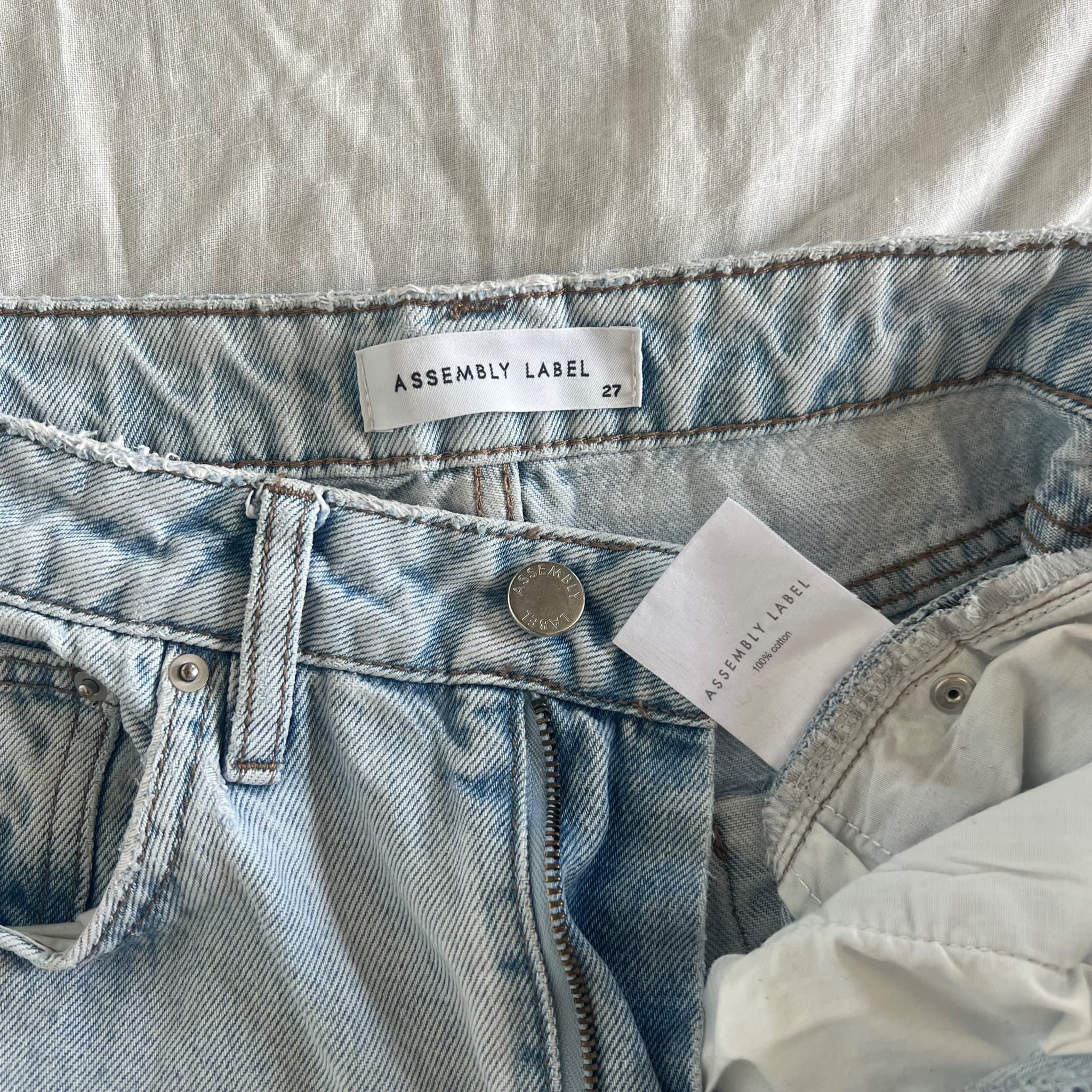 Assembly Label Light Wash 100% Cotton Mom Jeans (Size 27) — photo 4 of 9