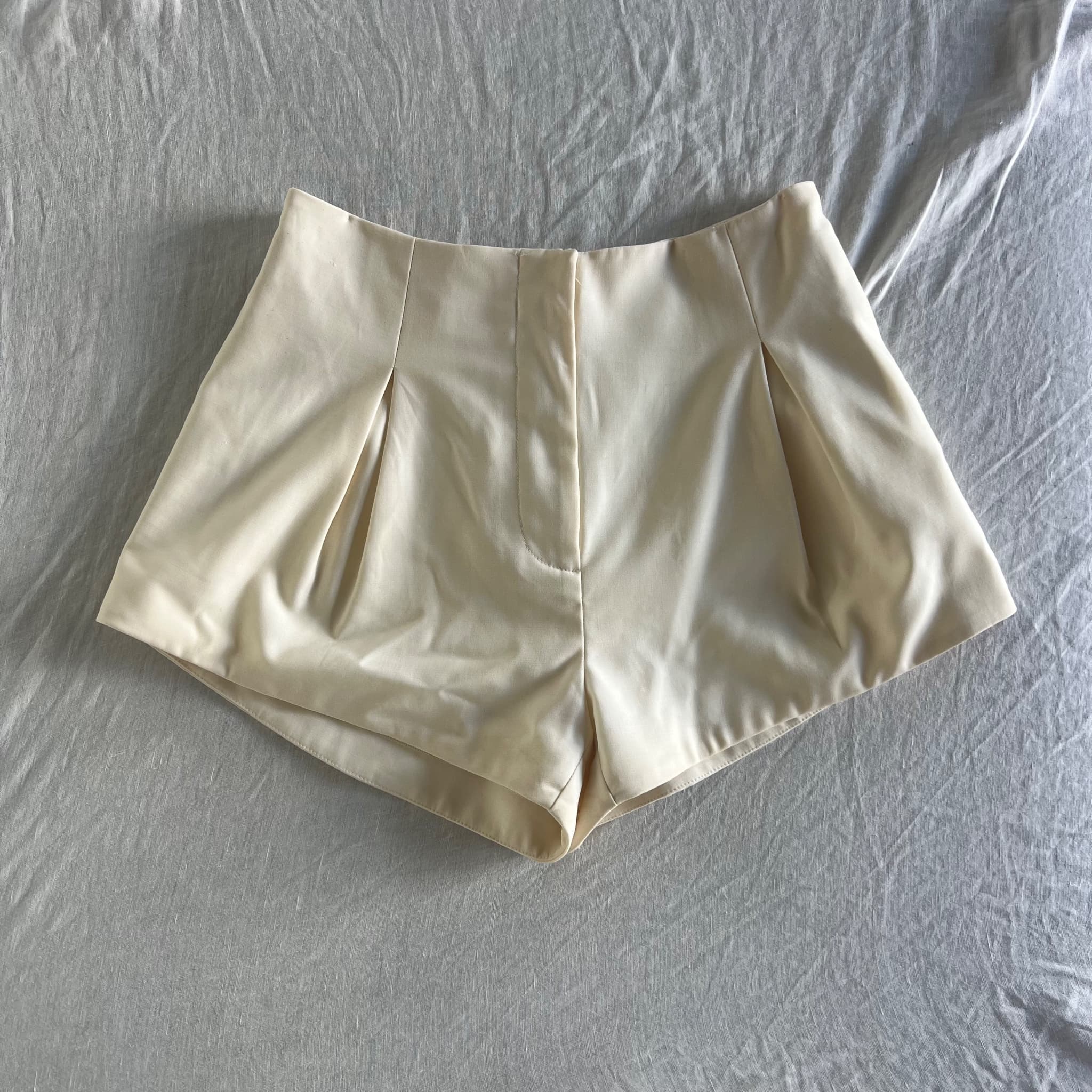 Bassike Cream 100% Wool Pleated High-Waisted Tailored Shorts (Size 1) — photo 1 of 8