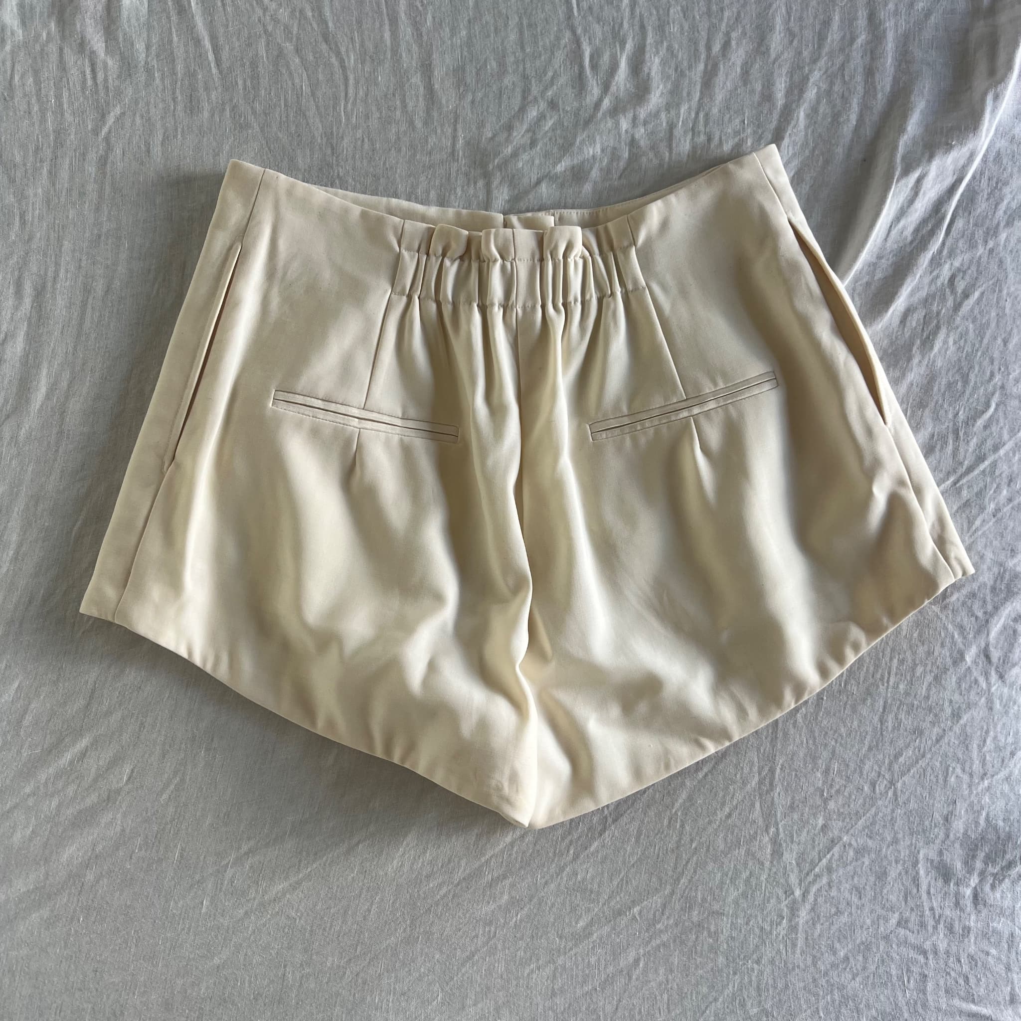 Bassike Cream 100% Wool Pleated High-Waisted Tailored Shorts (Size 1) — photo 7 of 8