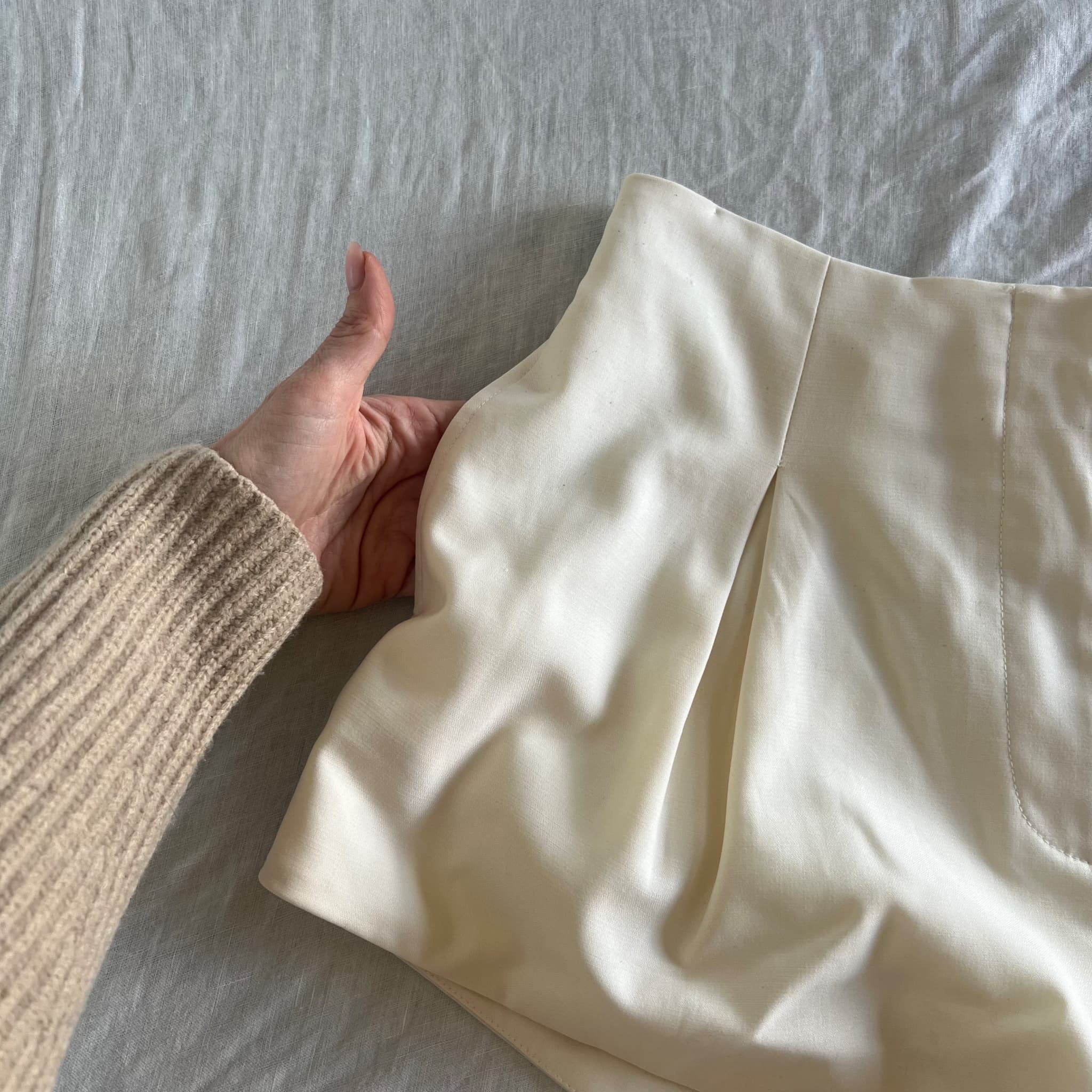 Bassike Cream 100% Wool Pleated High-Waisted Tailored Shorts (Size 1) — photo 4 of 8