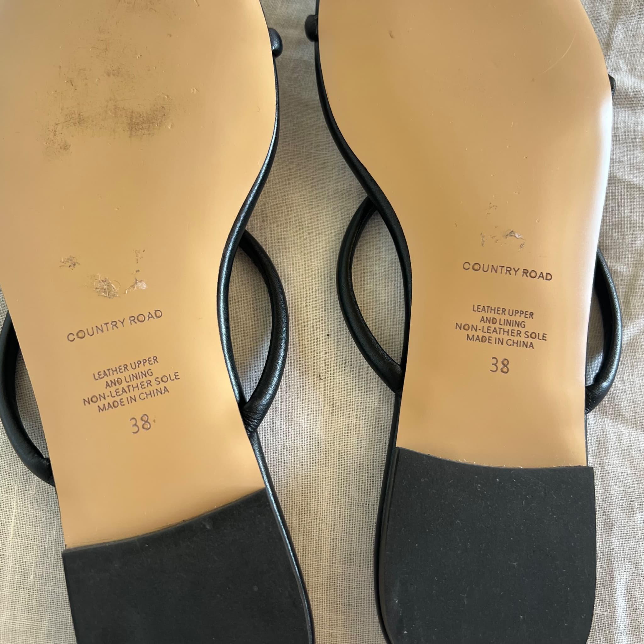 Country Road Black Leather Minimalist Slide Sandals — photo 5 of 6