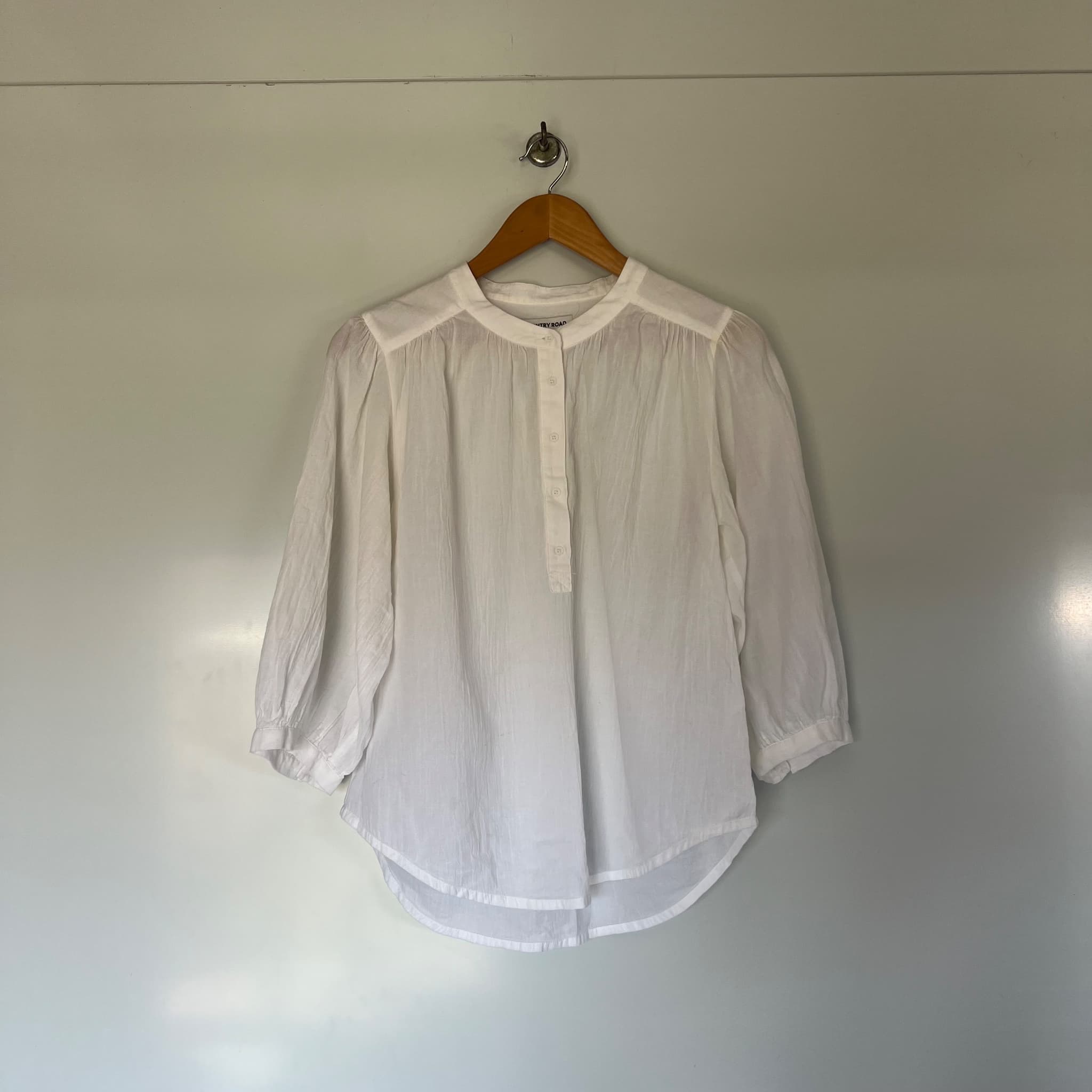 Country Road White Textured Cotton Gathered Blouse (Size XS) — photo 2 of 10