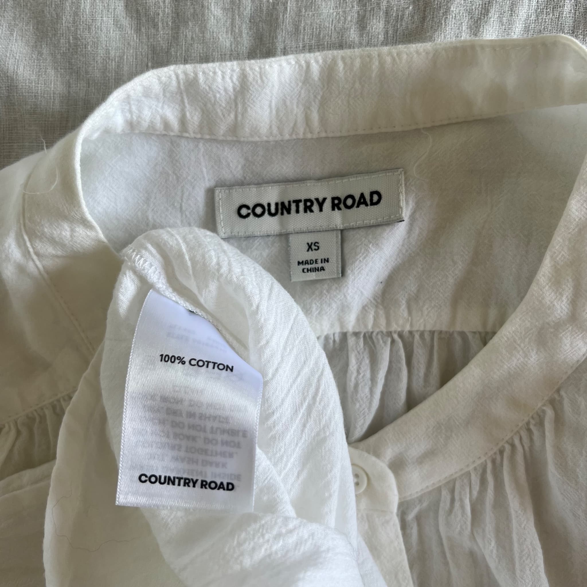 Country Road White Textured Cotton Gathered Blouse (Size XS) — photo 6 of 10