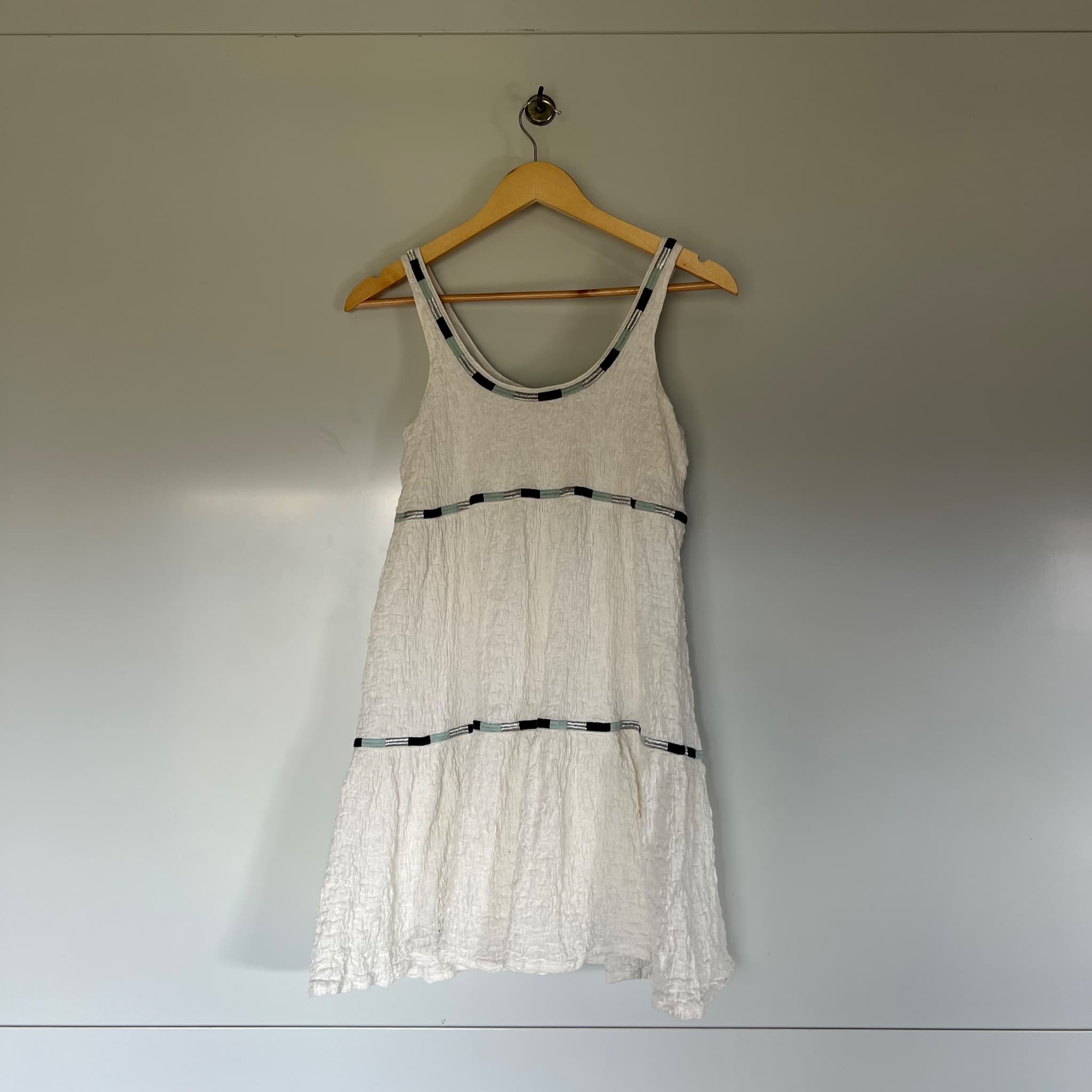 Country Road White Textured Crinkle Tiered Sun Dress Size XS Beach Summer Mini — photo 2 of 8