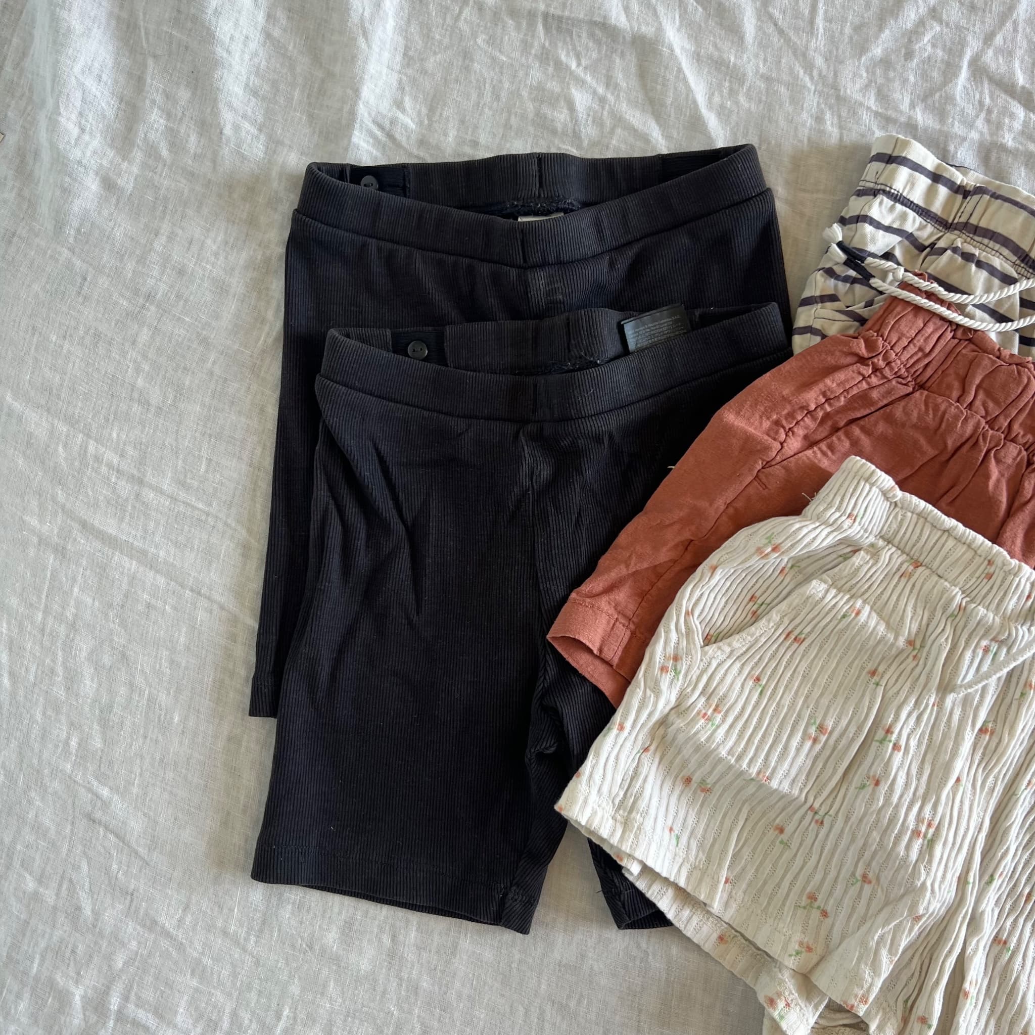 H&M & Carter's Girls Shorts Bundle - Size 6 Assorted Styles — photo 3 of 5