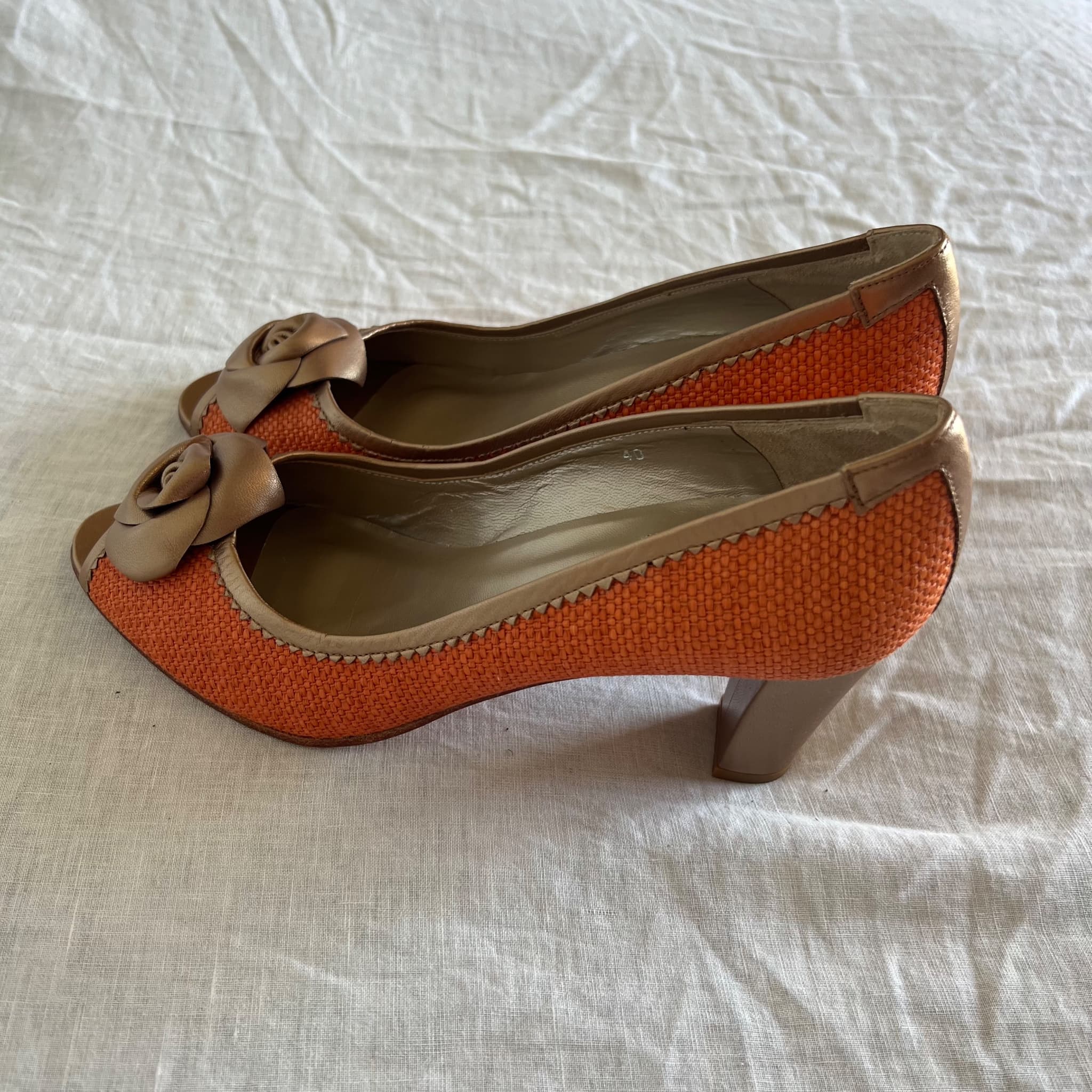 HB ESPAÑA Orange Woven Peep-Toe Heels With Rose Detail — photo 2 of 8