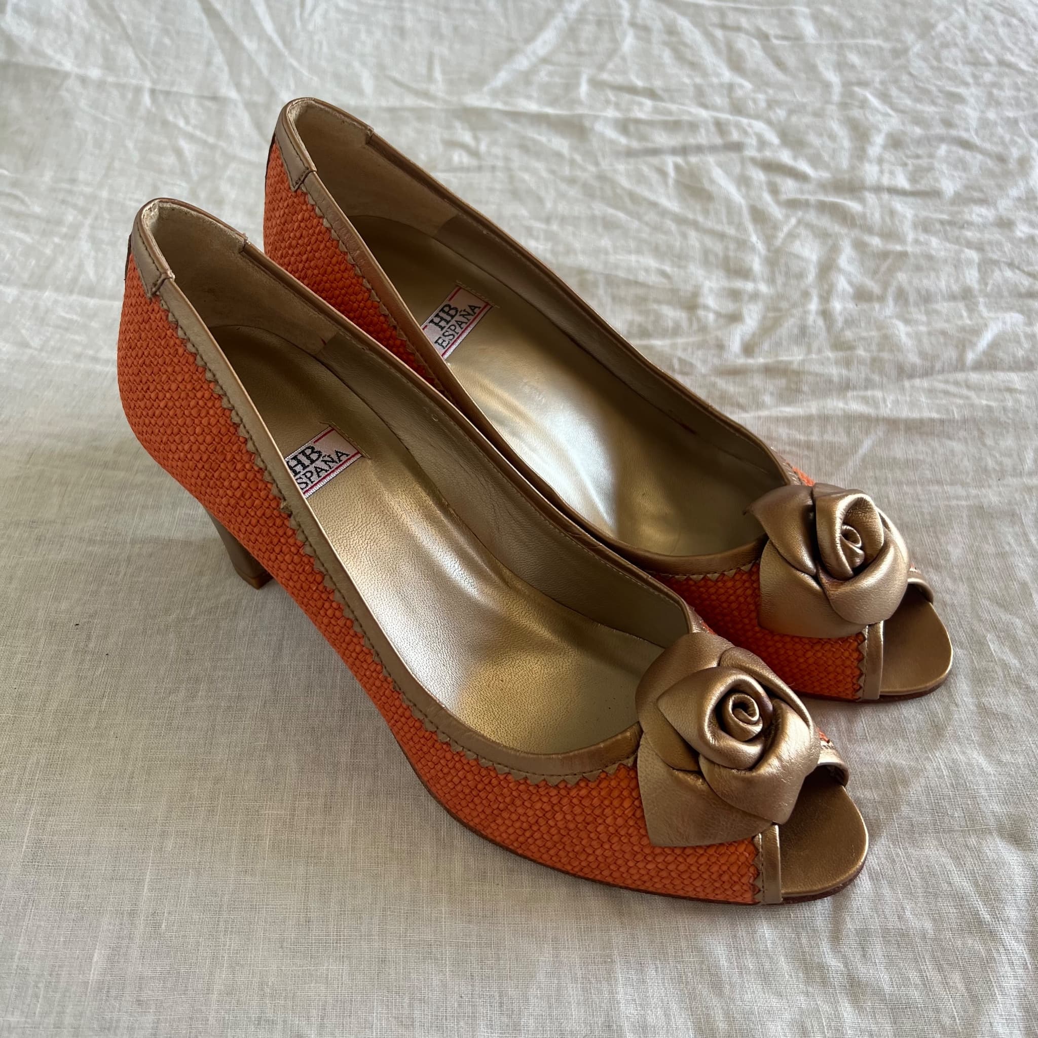 HB ESPAÑA Orange Woven Peep-Toe Heels With Rose Detail — photo 4 of 8