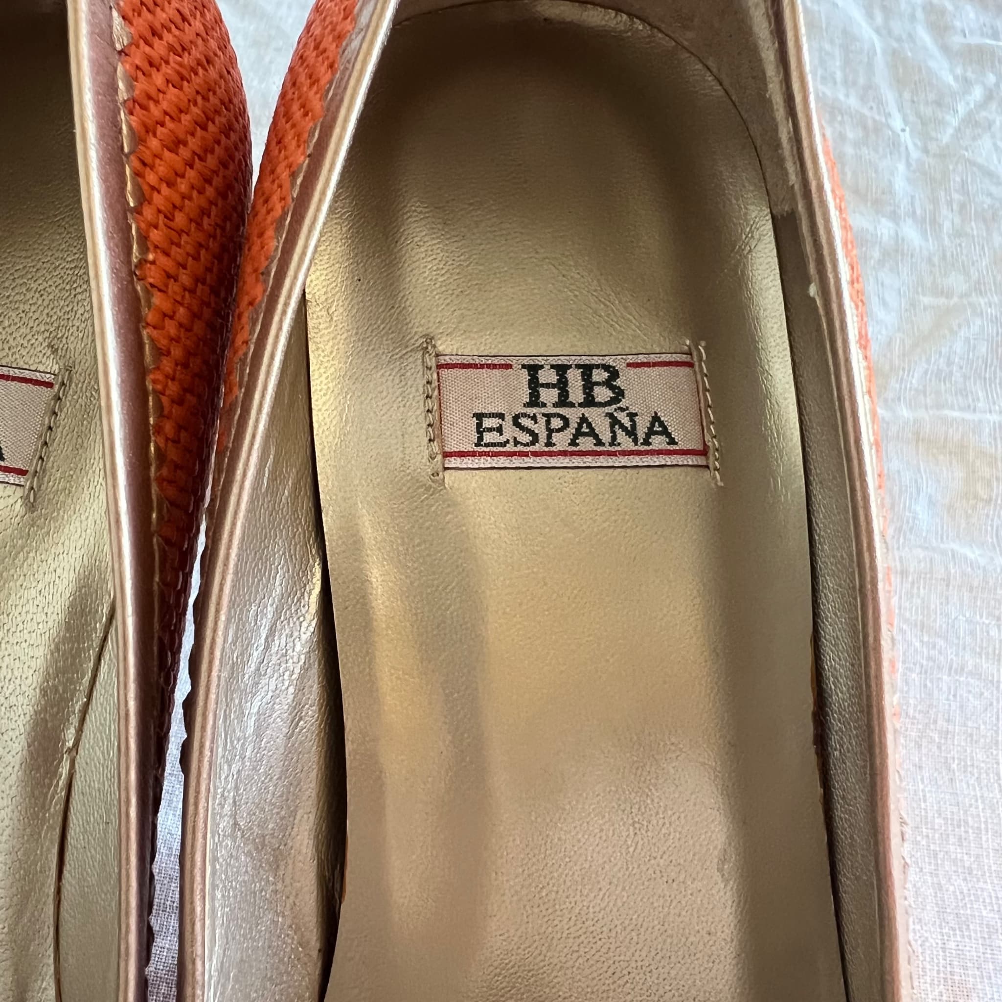 HB ESPAÑA Orange Woven Peep-Toe Heels With Rose Detail — photo 6 of 8