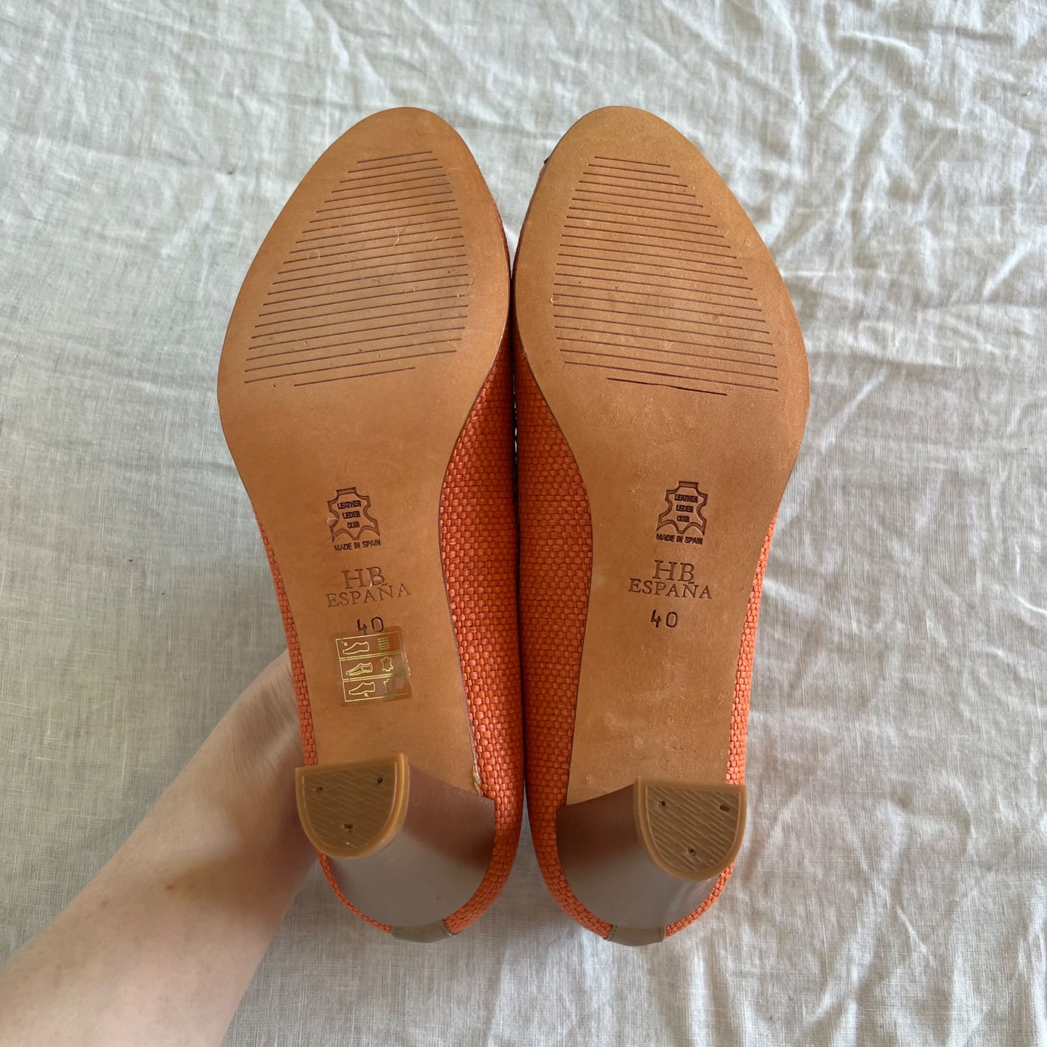 HB ESPAÑA Orange Woven Peep-Toe Heels With Rose Detail — photo 7 of 8