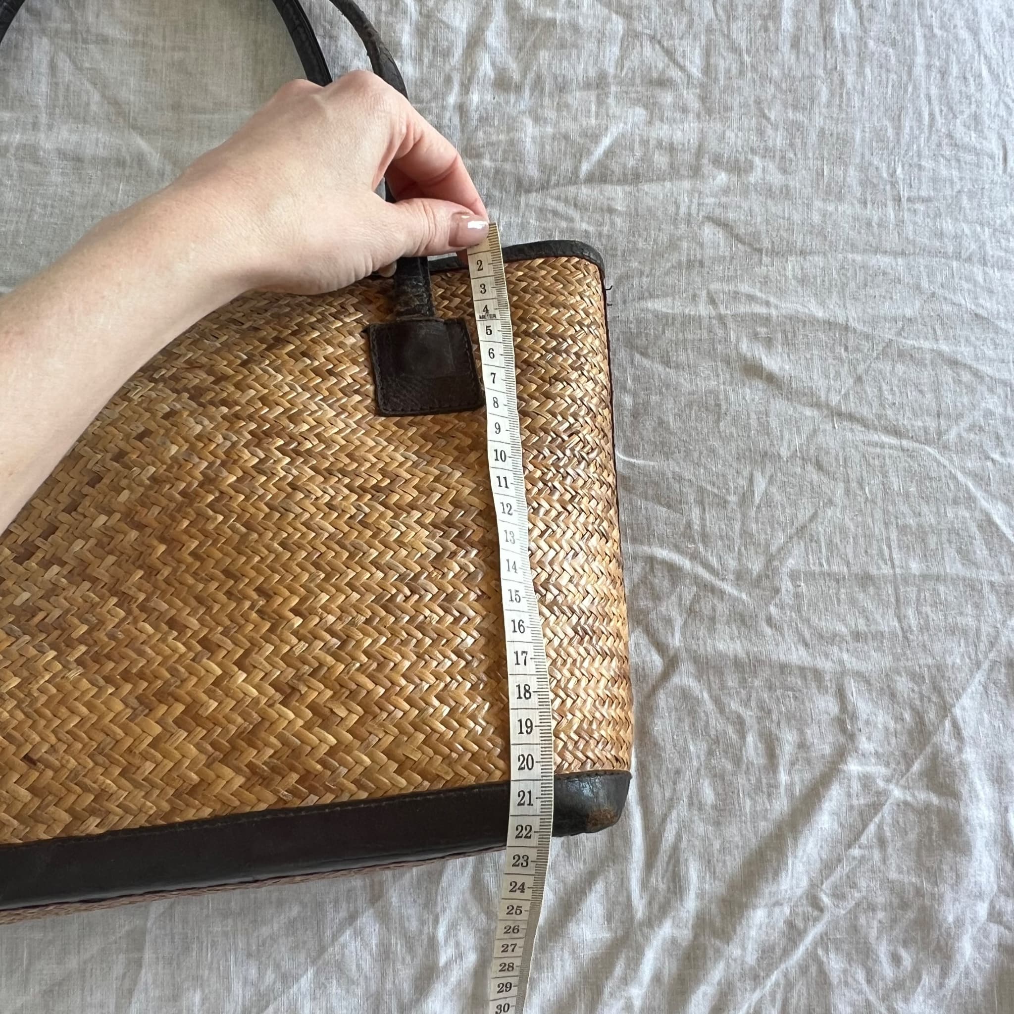 Leigh Henry Imports Woven Straw Tote Bag Vintage Dark Brown Leather Trim Beach — photo 8 of 9
