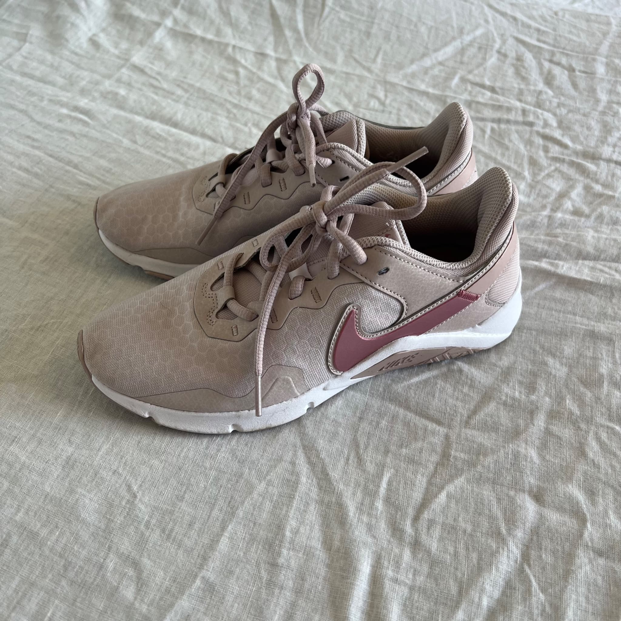 Nike Legend Essential 2 Women's Training Shoes Mauve Size US 7 — photo 1 of 6