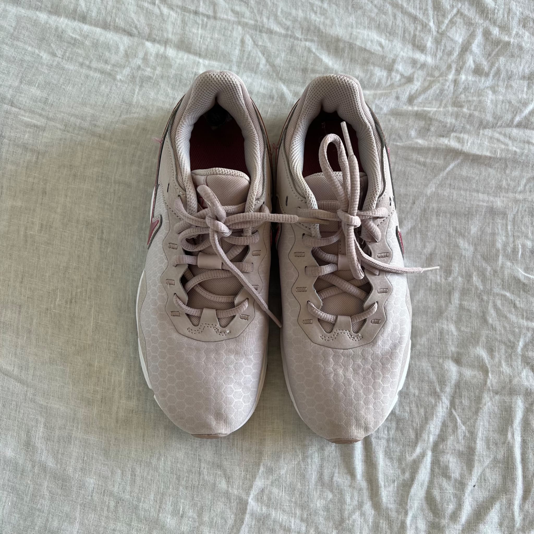 Nike Legend Essential 2 Women's Training Shoes Mauve Size US 7 — photo 4 of 6