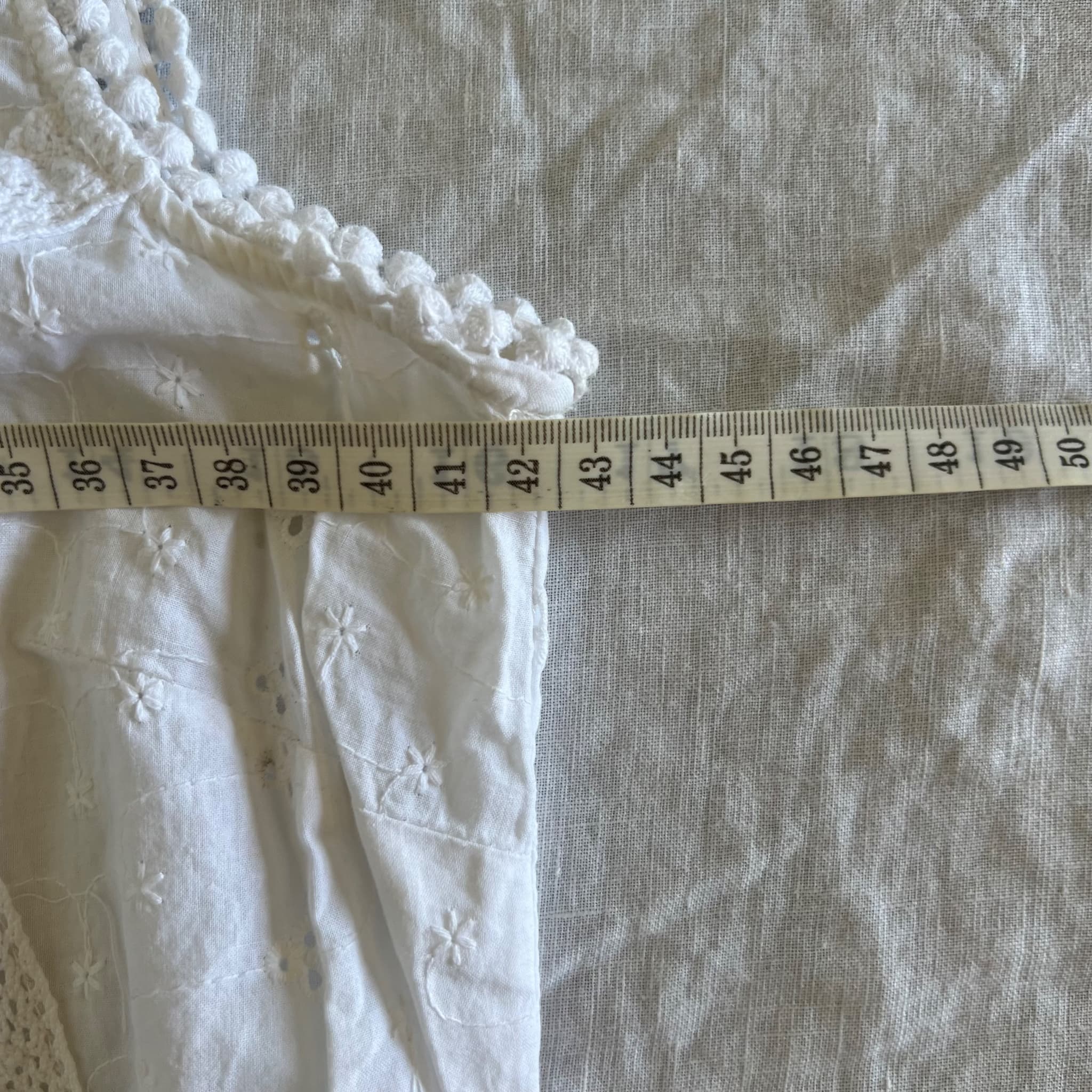 Rockmans White Sleeveless Eyelet Lace Blouse - Size 8 — photo 4 of 7