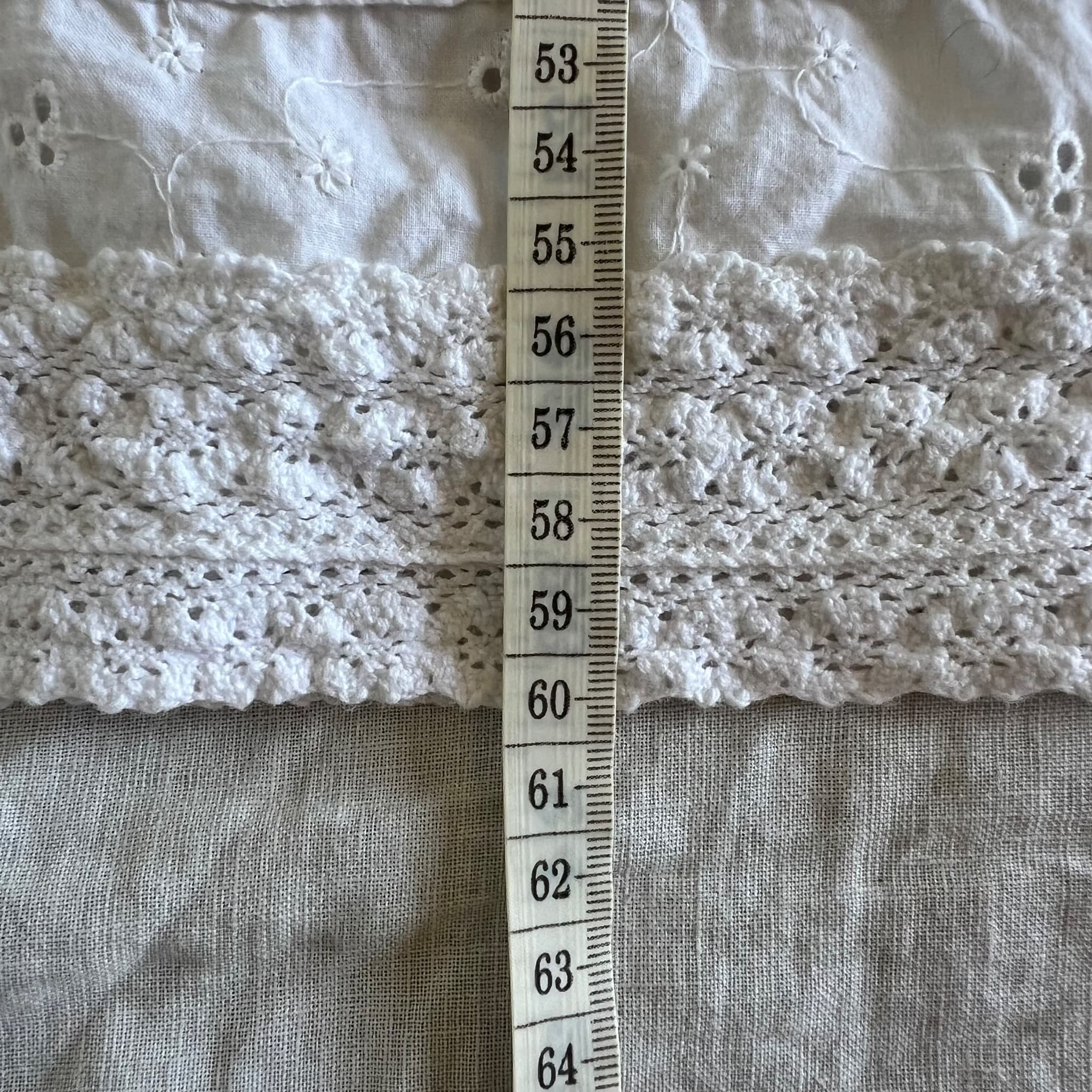 Rockmans White Sleeveless Eyelet Lace Blouse - Size 8 — photo 5 of 7