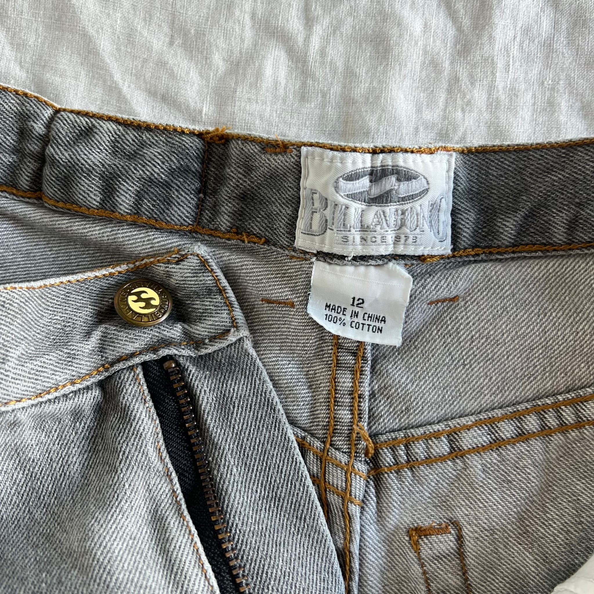Vintage Billabong Grey Denim High Waist Shorts Fits Size 8 Y2K Surf Beach Mom — photo 7 of 8