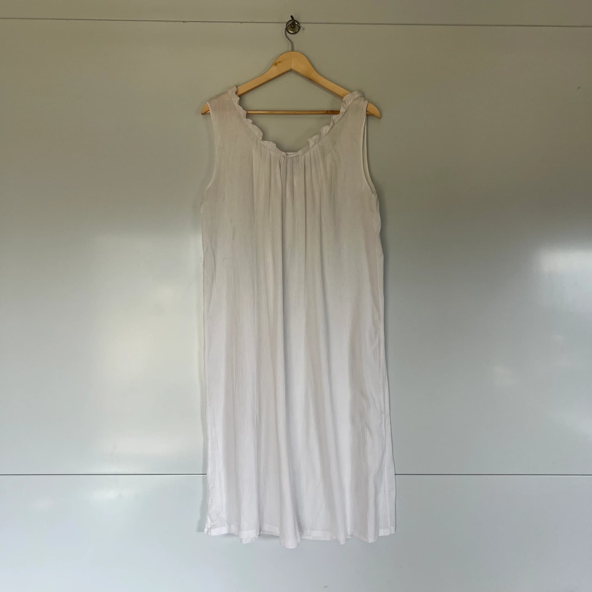 Vintage Ginia White Cotton Ruffle Nightgown (Size 16) — photo 4 of 11