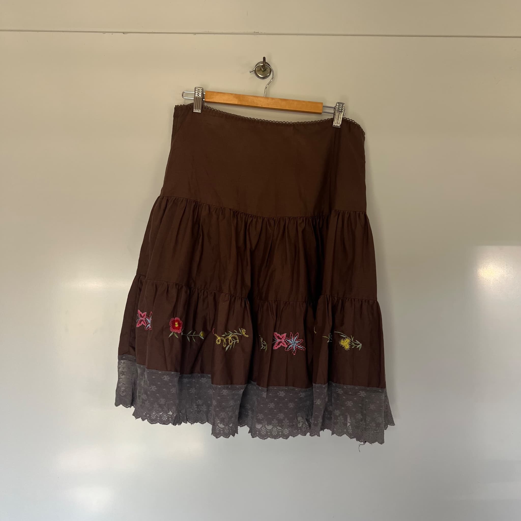 Vintage Hot Kiss Brown Tiered Floral Embroidered Lace Trim Skirt (Size M) — photo 3 of 10