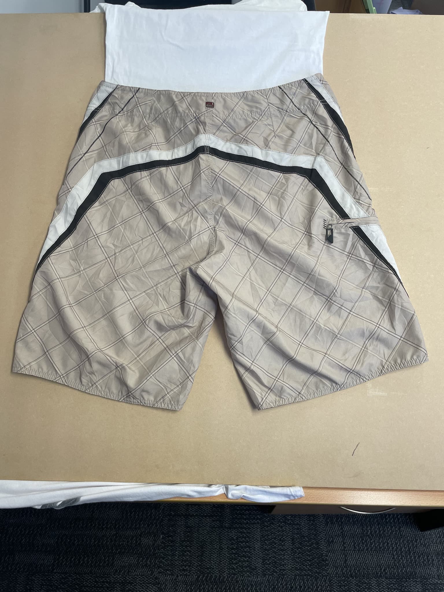 Quiksilver Men's Plaid Board Shorts - Size 35 — photo 7 of 8