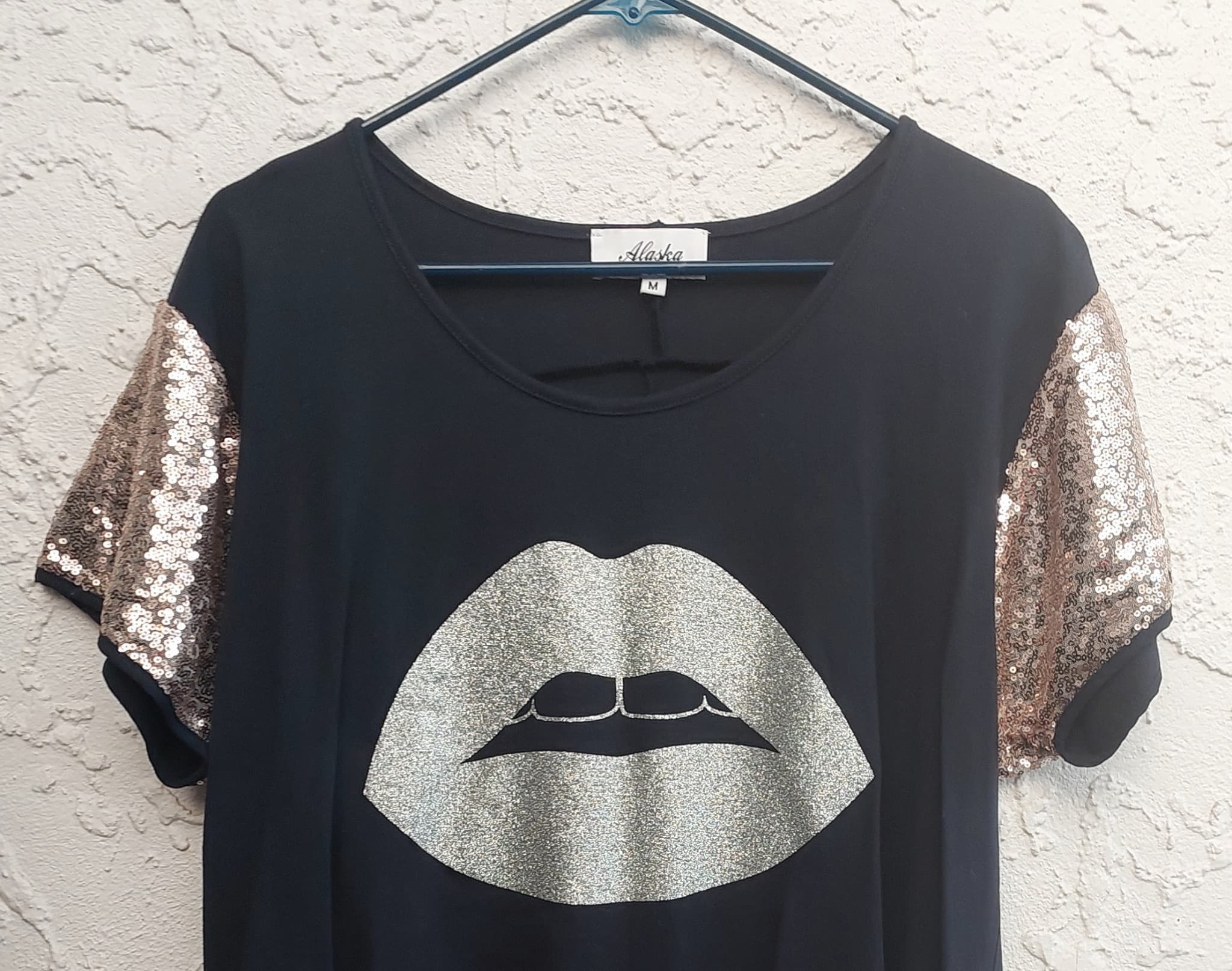 Alaska Tees (by Augustine) Glitter Lips Sequin Top, Size M — photo 6 of 6