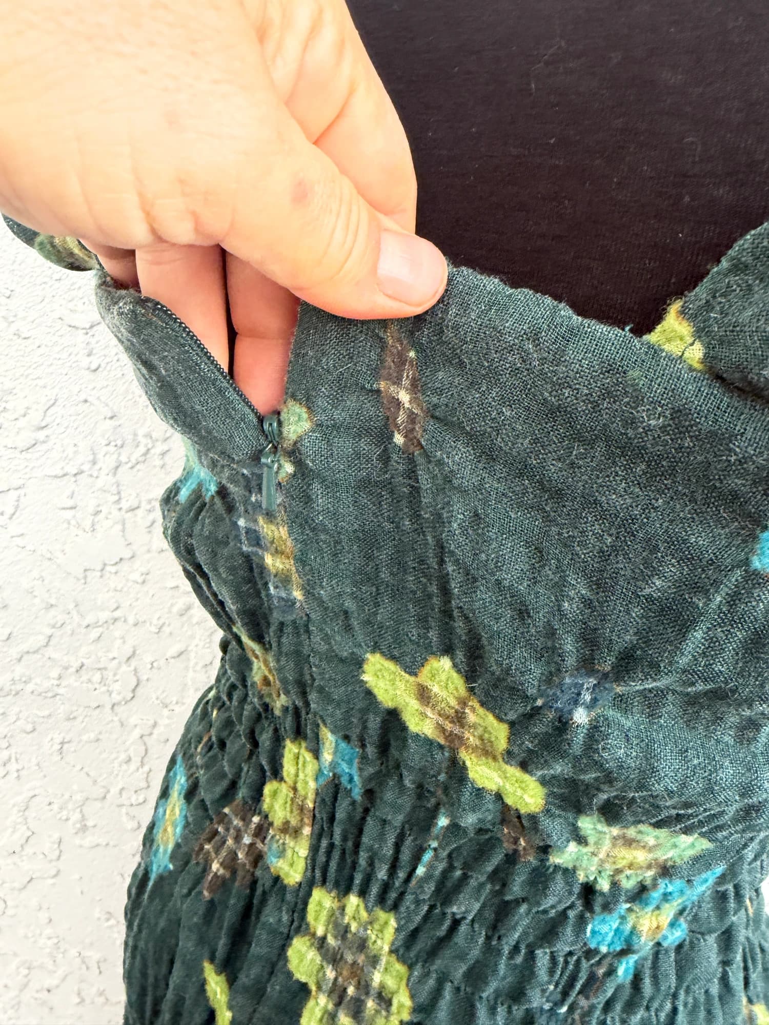 Andrea Moore Green Textured Smocked Midi Dress - Size 10 (Mint Condition`) — photo 6 of 10