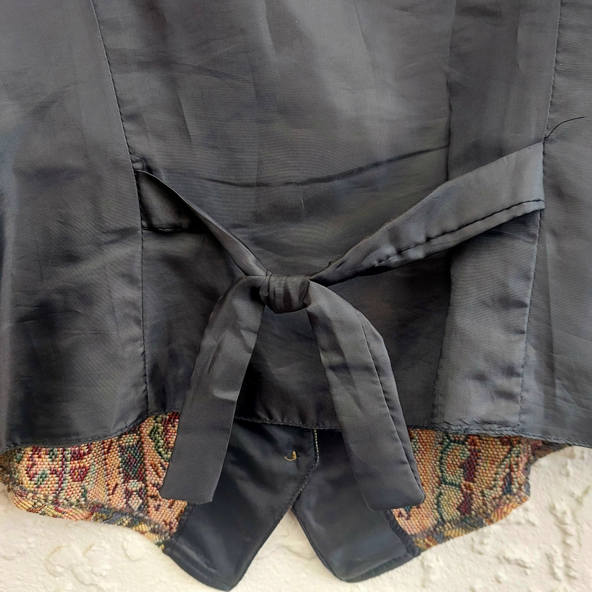 BLACK PEPPER Tapestry Waistcoat Vest, Floral Pattern, Size 10 — photo 4 of 9