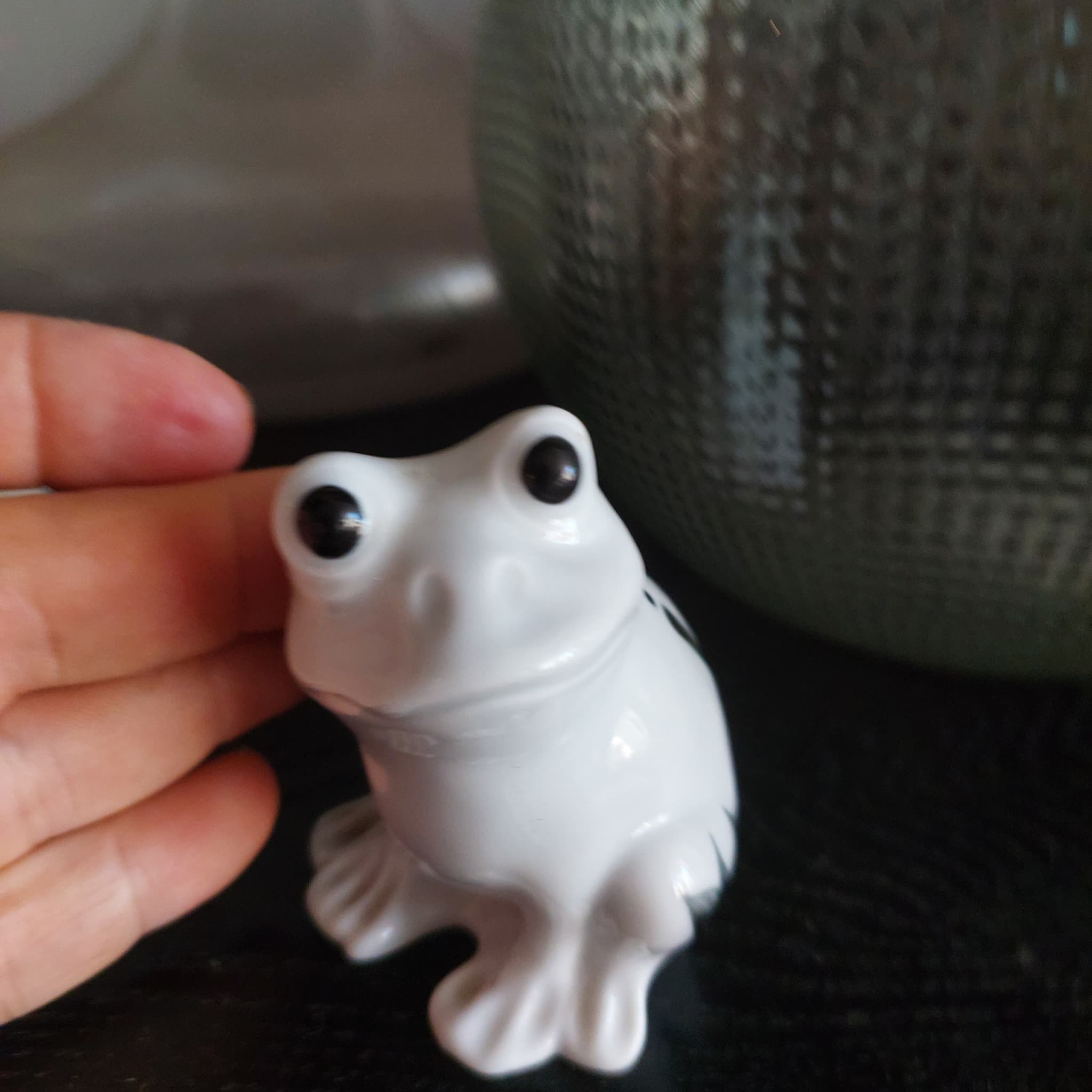 Highbank Ceramic Frog Figurine, White with Black Markings, Scotland — photo 2 of 7