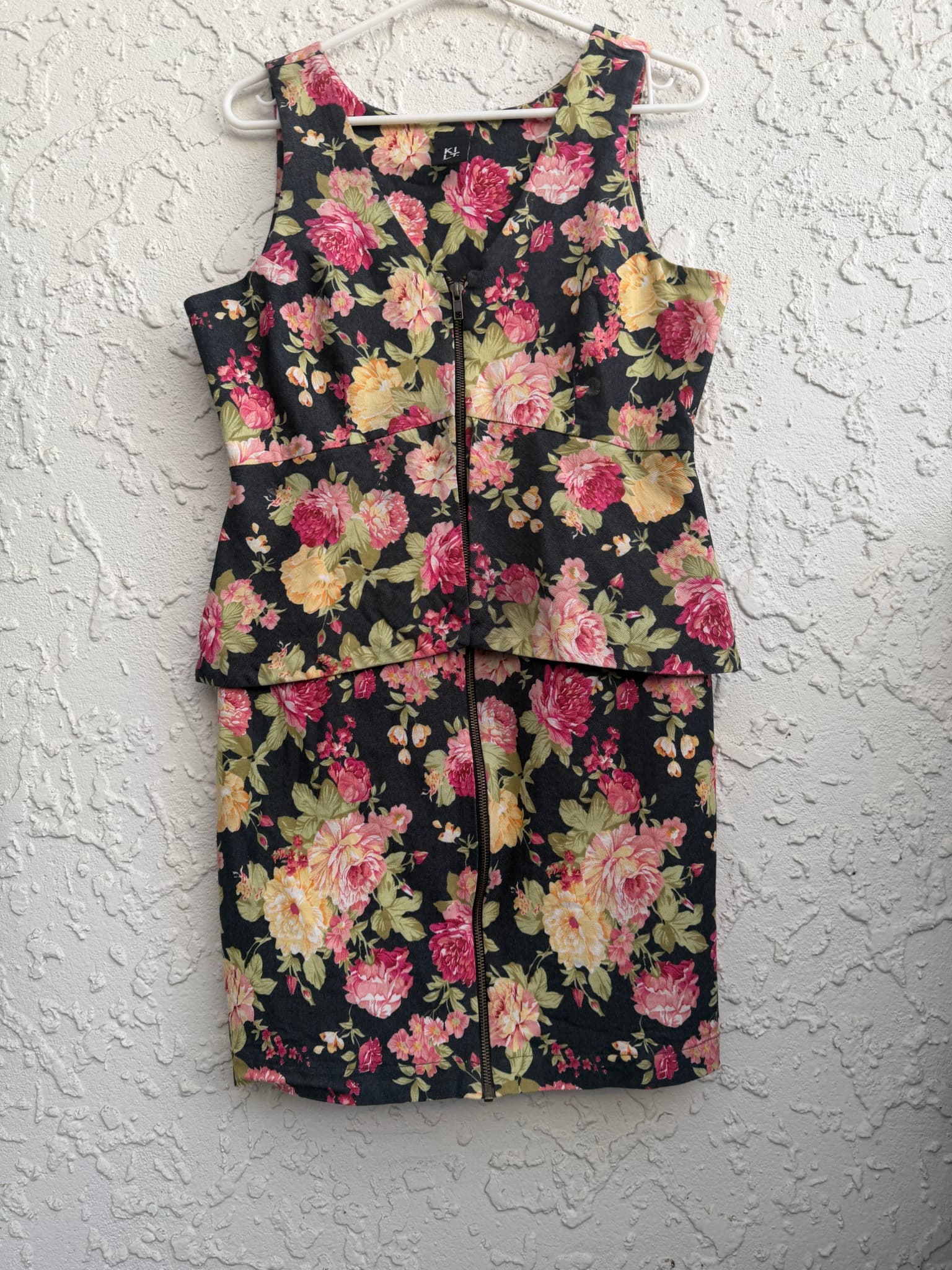 KILT NZ Made Floral Peplum Front-Zip Dress – Mint Condition (Size 14) — photo 1 of 10
