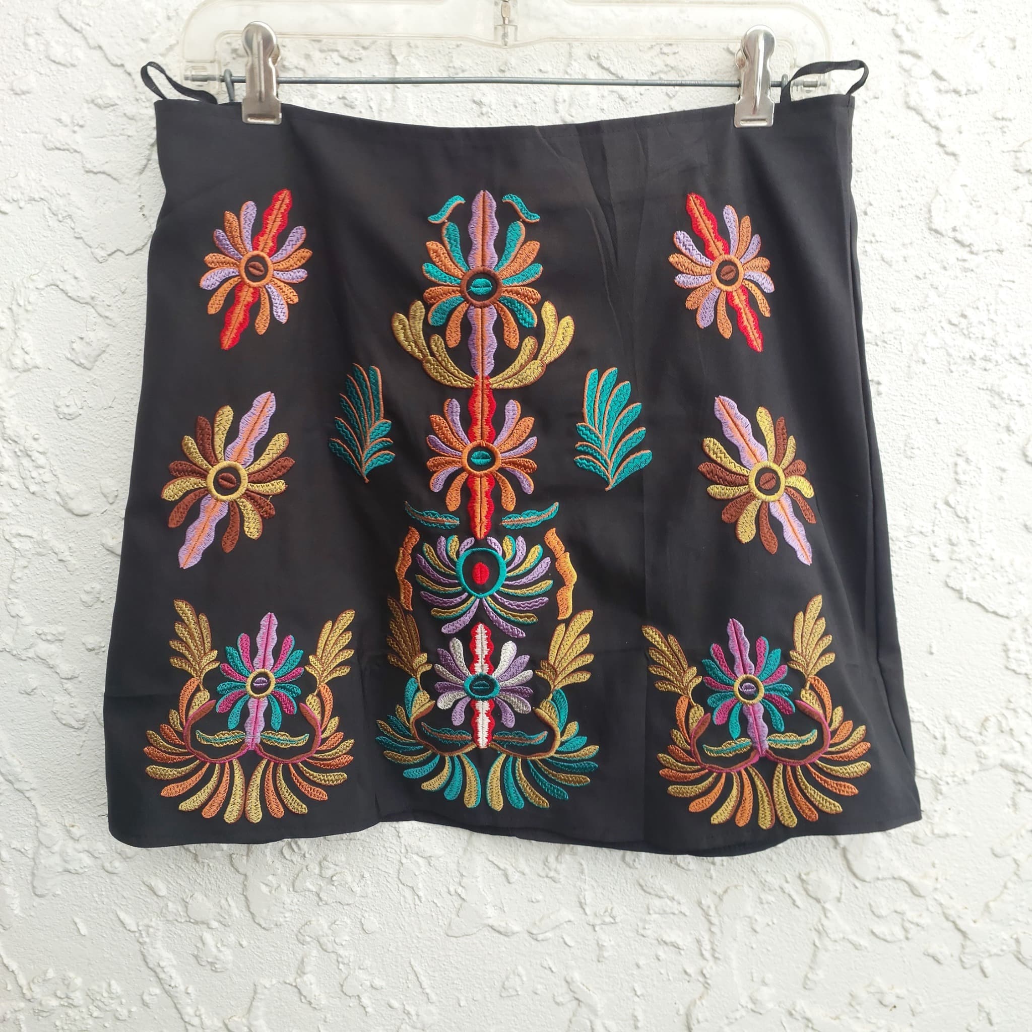 Kin Qi Modas Mini Skirt, Black Floral Embroidered, Size G — photo 1 of 7