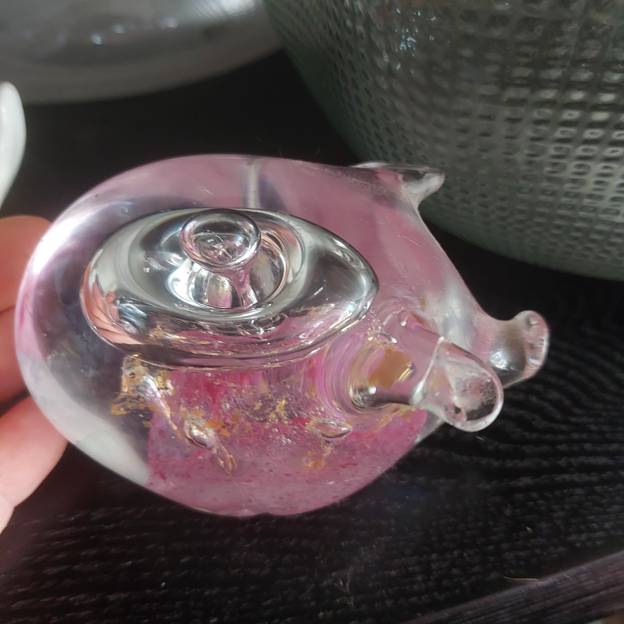 Smashing Art Glass NZ Pig Figurine, Clear with Pink and Gold Fleck — photo 5 of 6