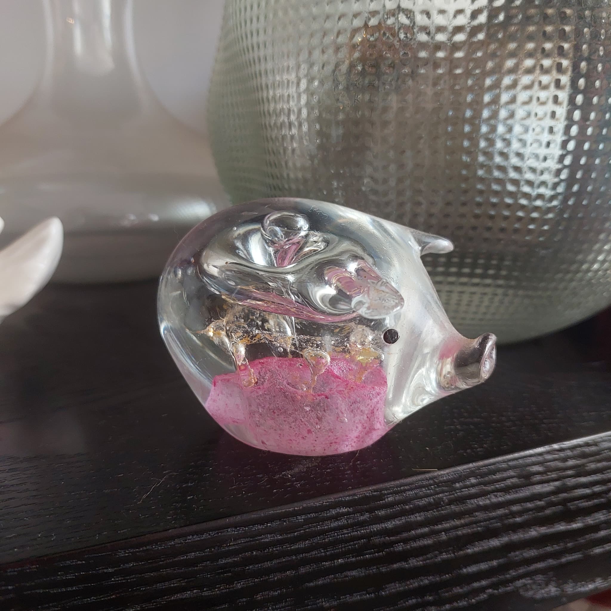 Smashing Art Glass NZ Pig Figurine, Clear with Pink and Gold Fleck — photo 1 of 6