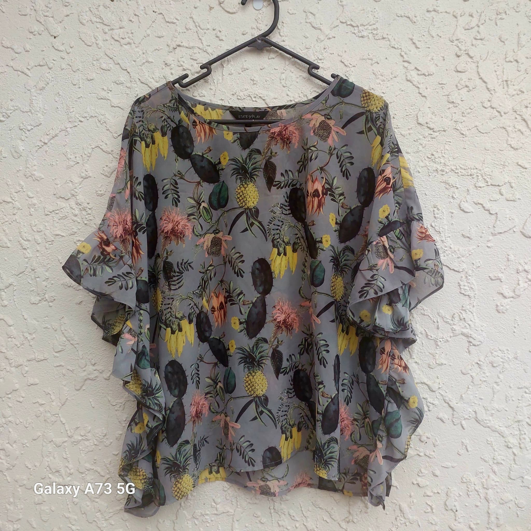 STATE OF PLAY Floral Pineapple Blouse, size 16, grey — photo 1 of 9