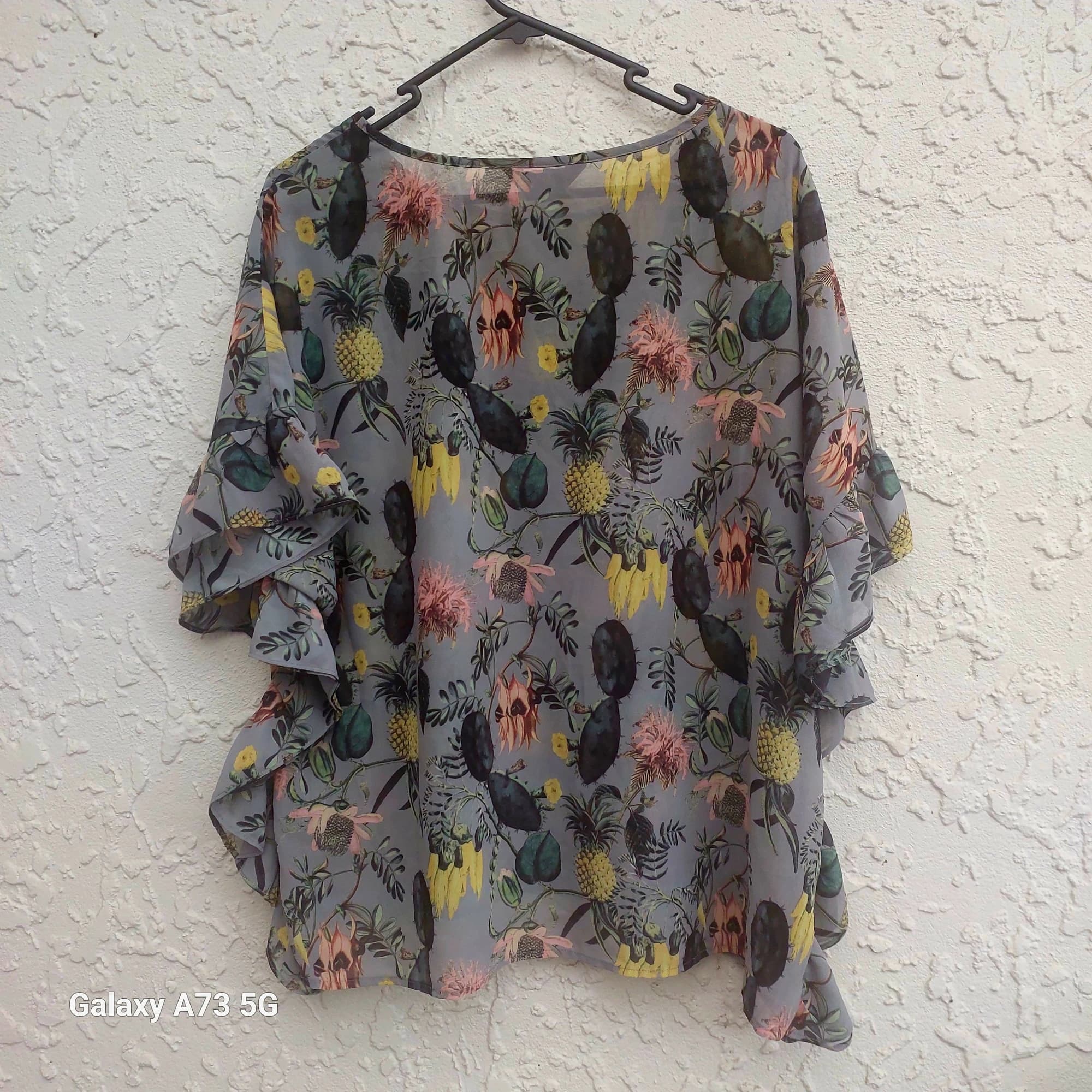 STATE OF PLAY Floral Pineapple Blouse, size 16, grey — photo 7 of 9