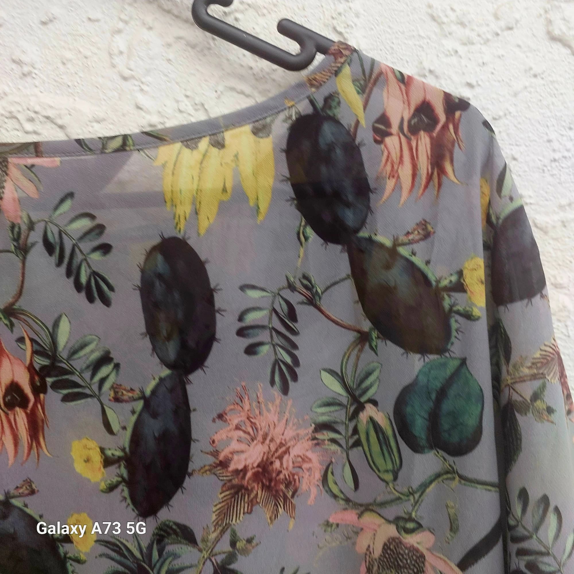 STATE OF PLAY Floral Pineapple Blouse, size 16, grey — photo 9 of 9