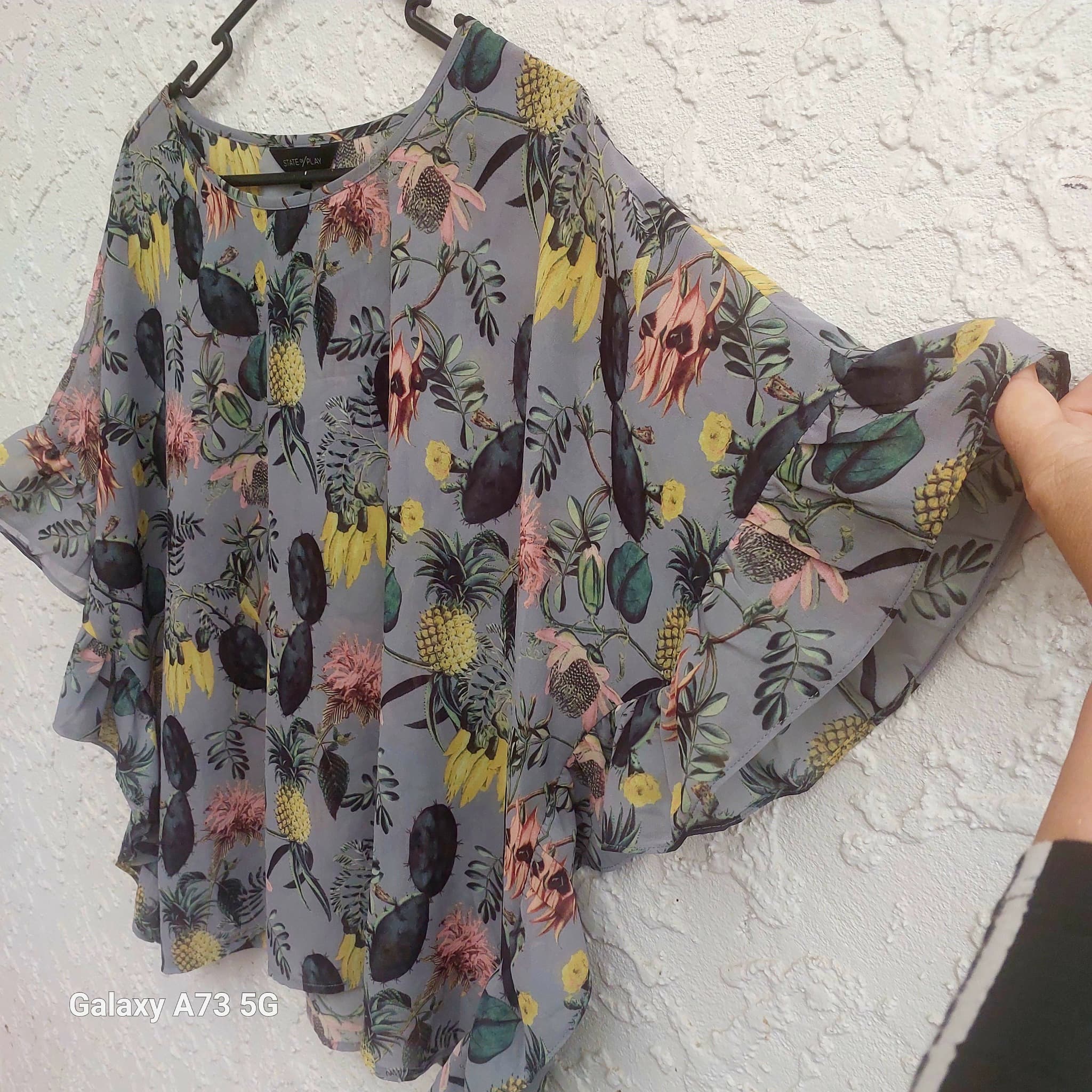 STATE OF PLAY Floral Pineapple Blouse, size 16, grey — photo 3 of 9