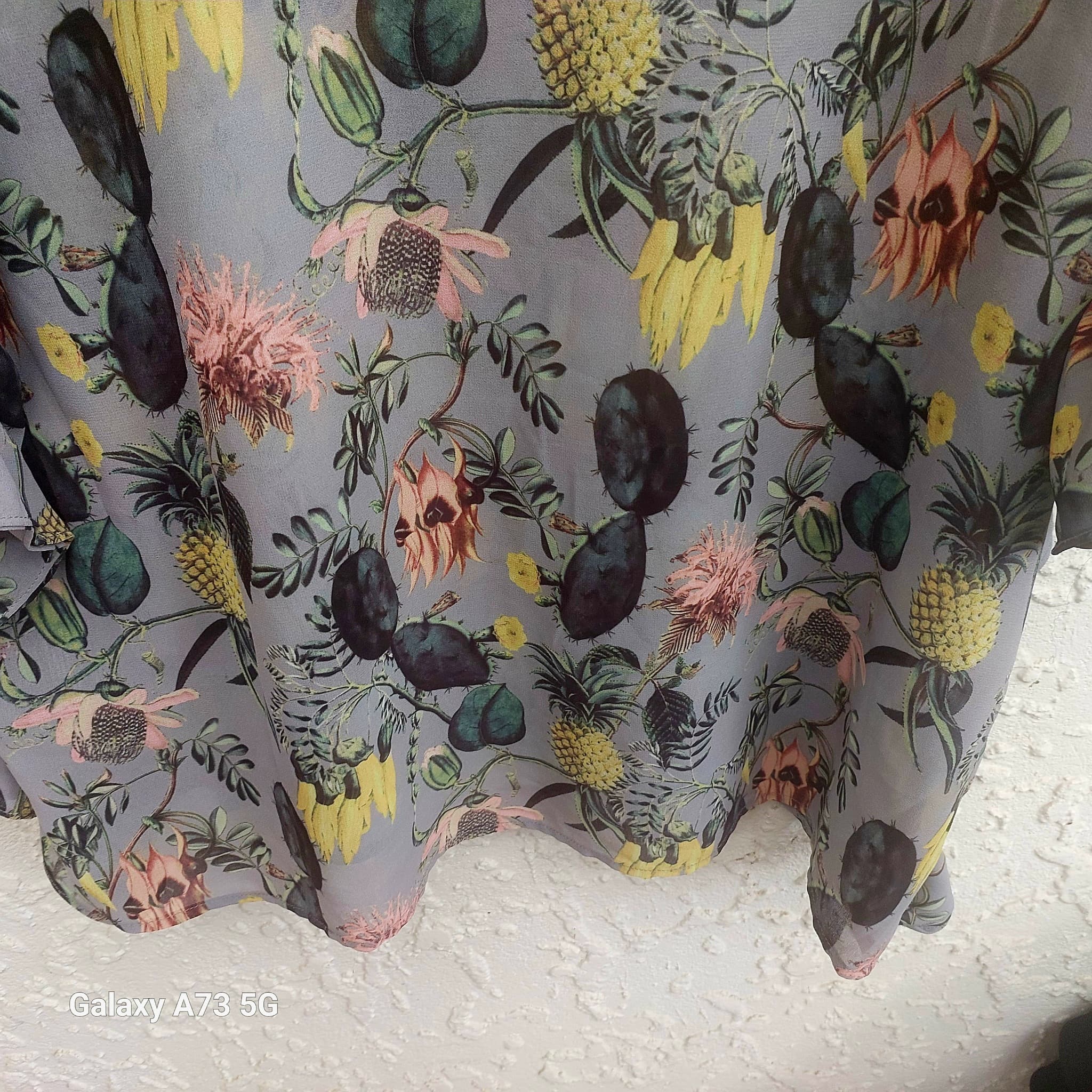 STATE OF PLAY Floral Pineapple Blouse, size 16, grey — photo 4 of 9