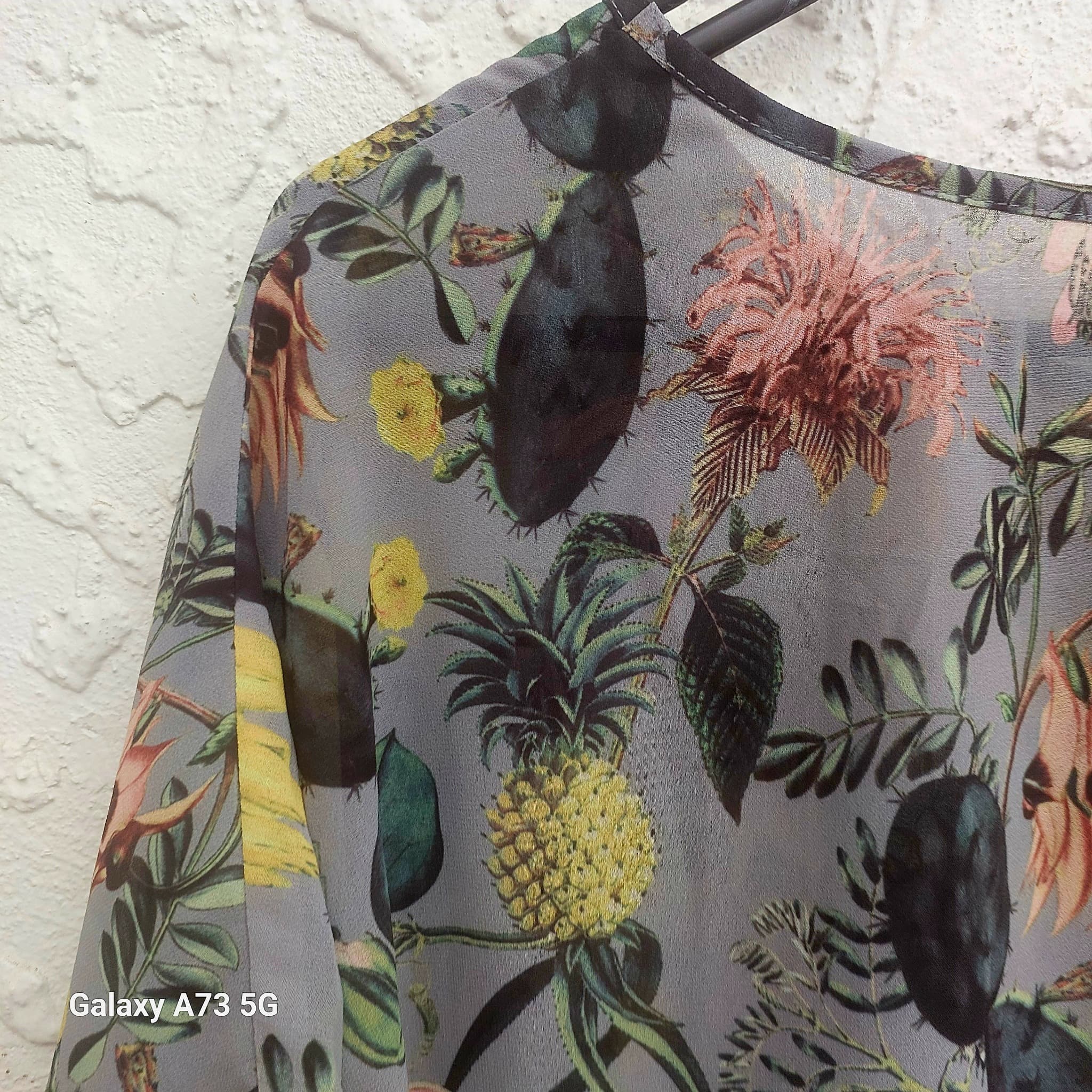 STATE OF PLAY Floral Pineapple Blouse, size 16, grey — photo 5 of 9