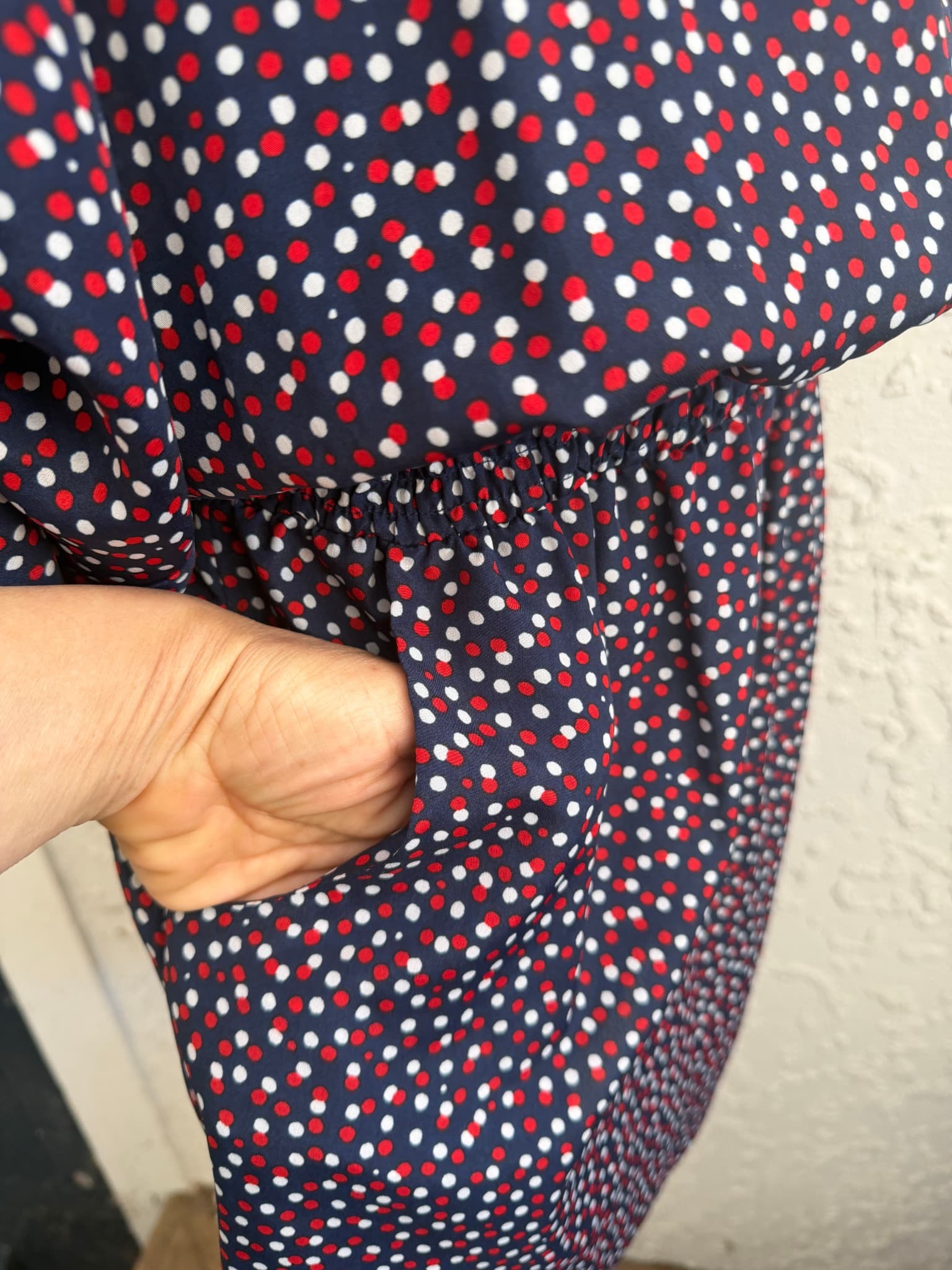 Vintage navy polka dot shirt dress with pockets - Size Large (Mint Condition) — photo 5 of 9