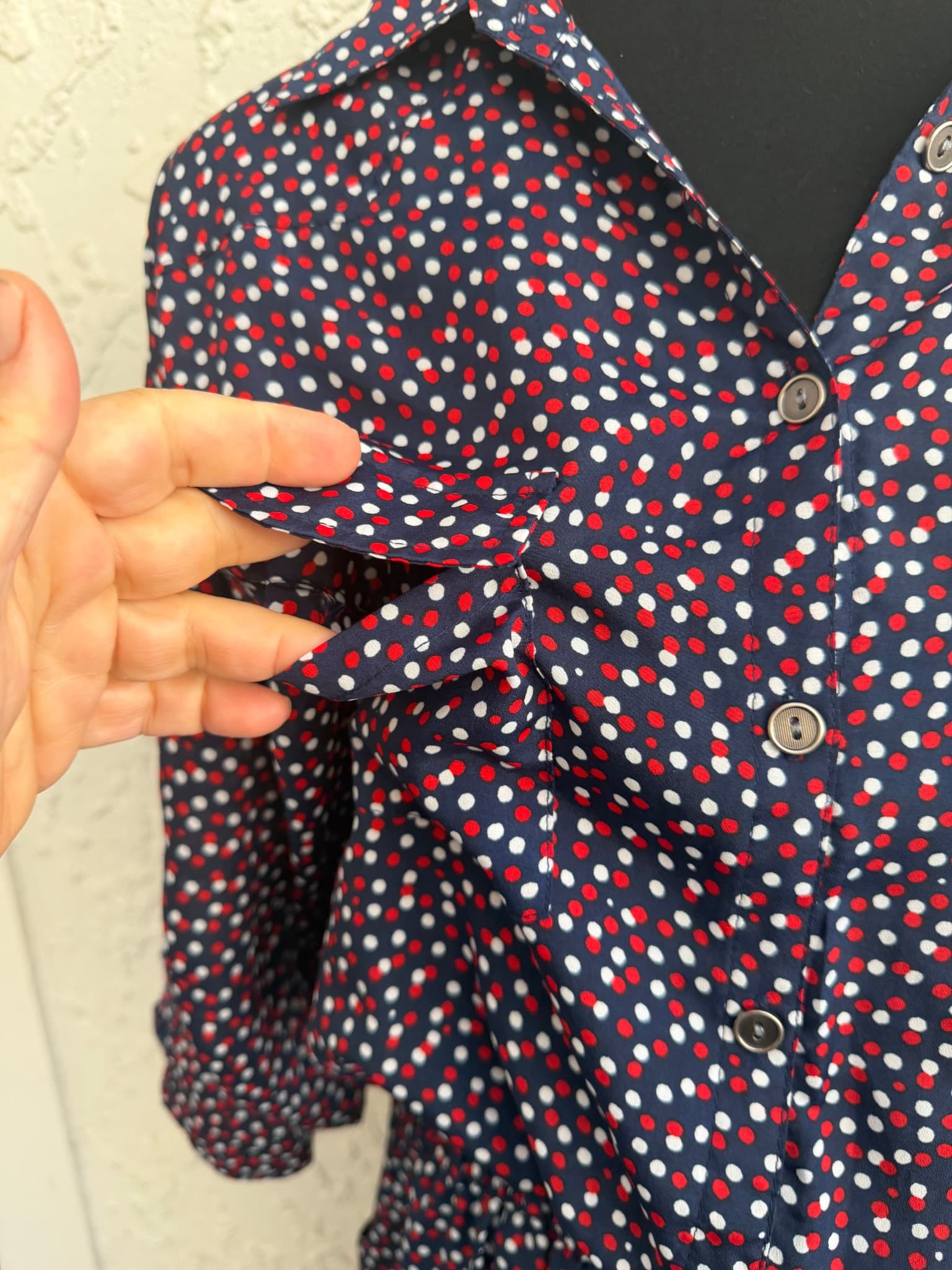 Vintage navy polka dot shirt dress with pockets - Size Large (Mint Condition) — photo 7 of 9