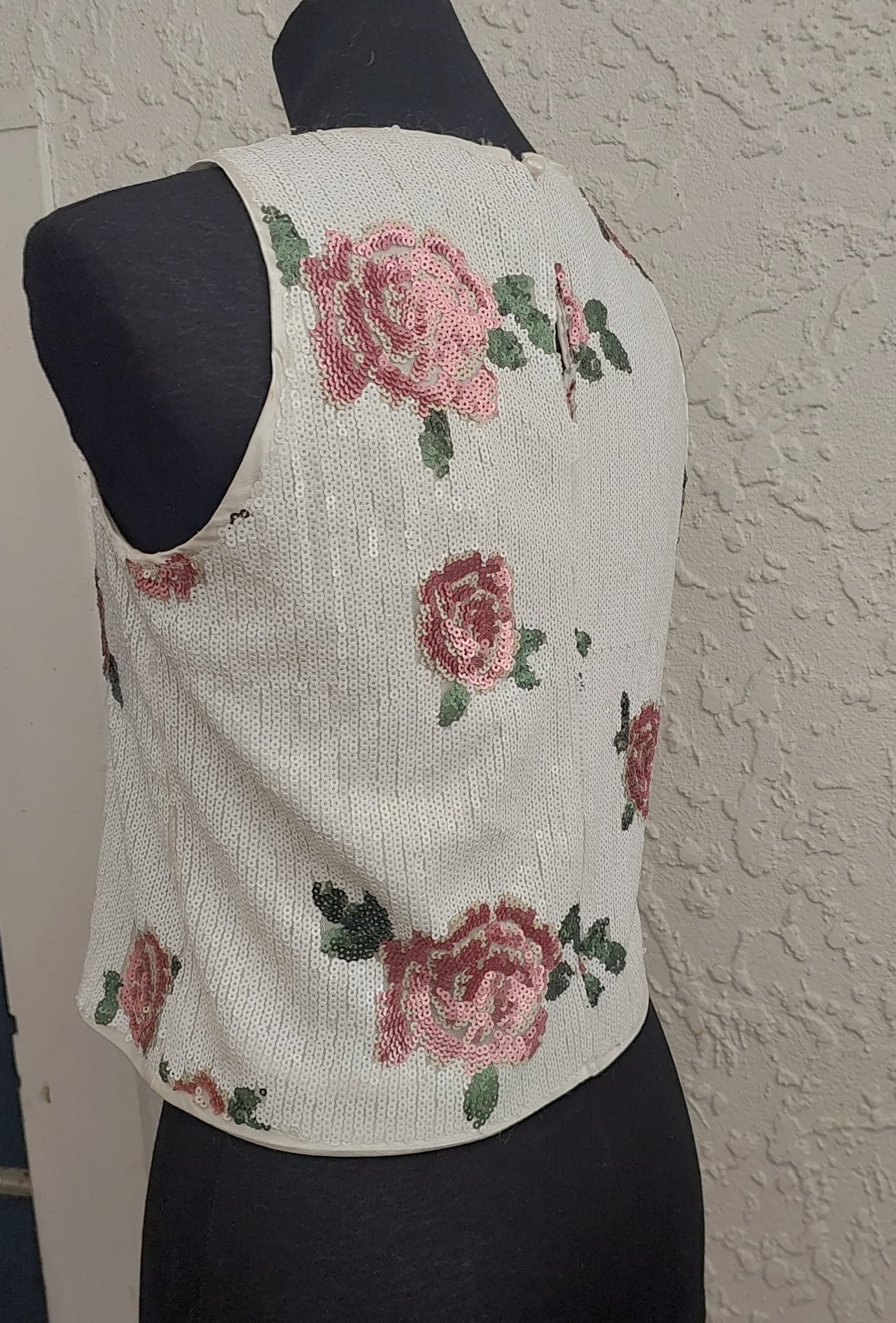 VINTAGE ROSE Sleeveless Crop Top, White, Sequin Floral, Size 8 — photo 2 of 10