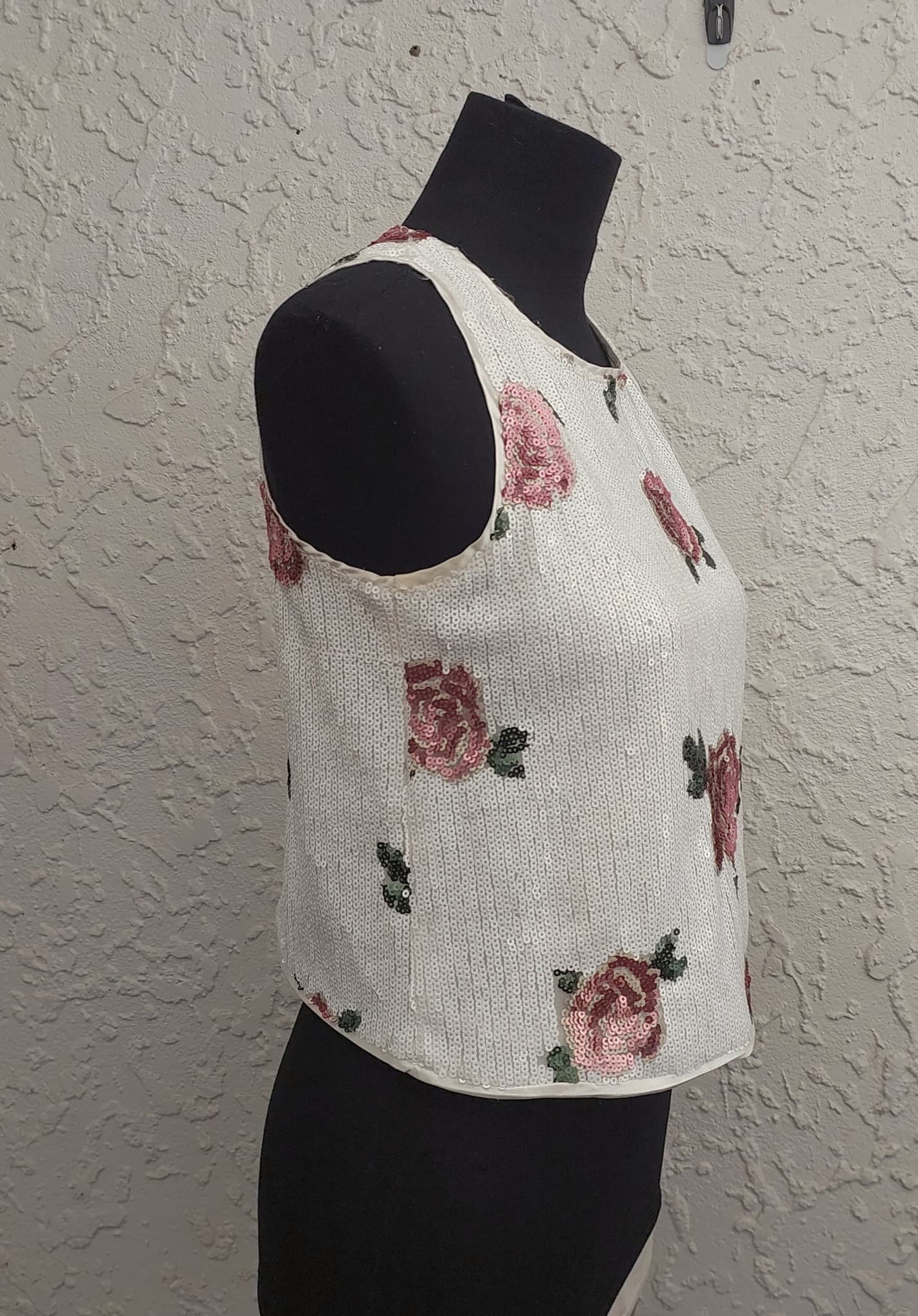 VINTAGE ROSE Sleeveless Crop Top, White, Sequin Floral, Size 8 — photo 5 of 10
