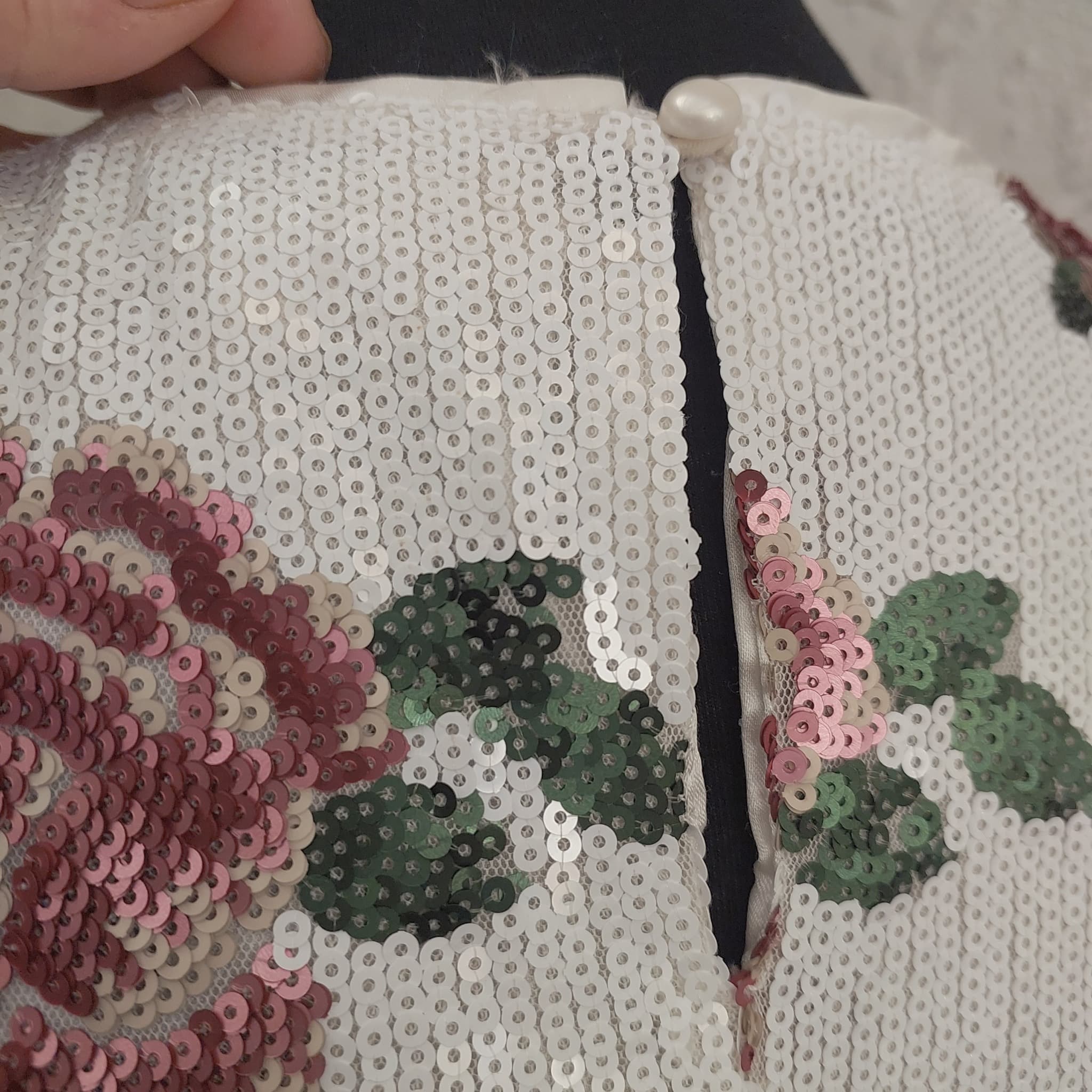VINTAGE ROSE Sleeveless Crop Top, White, Sequin Floral, Size 8 — photo 6 of 10