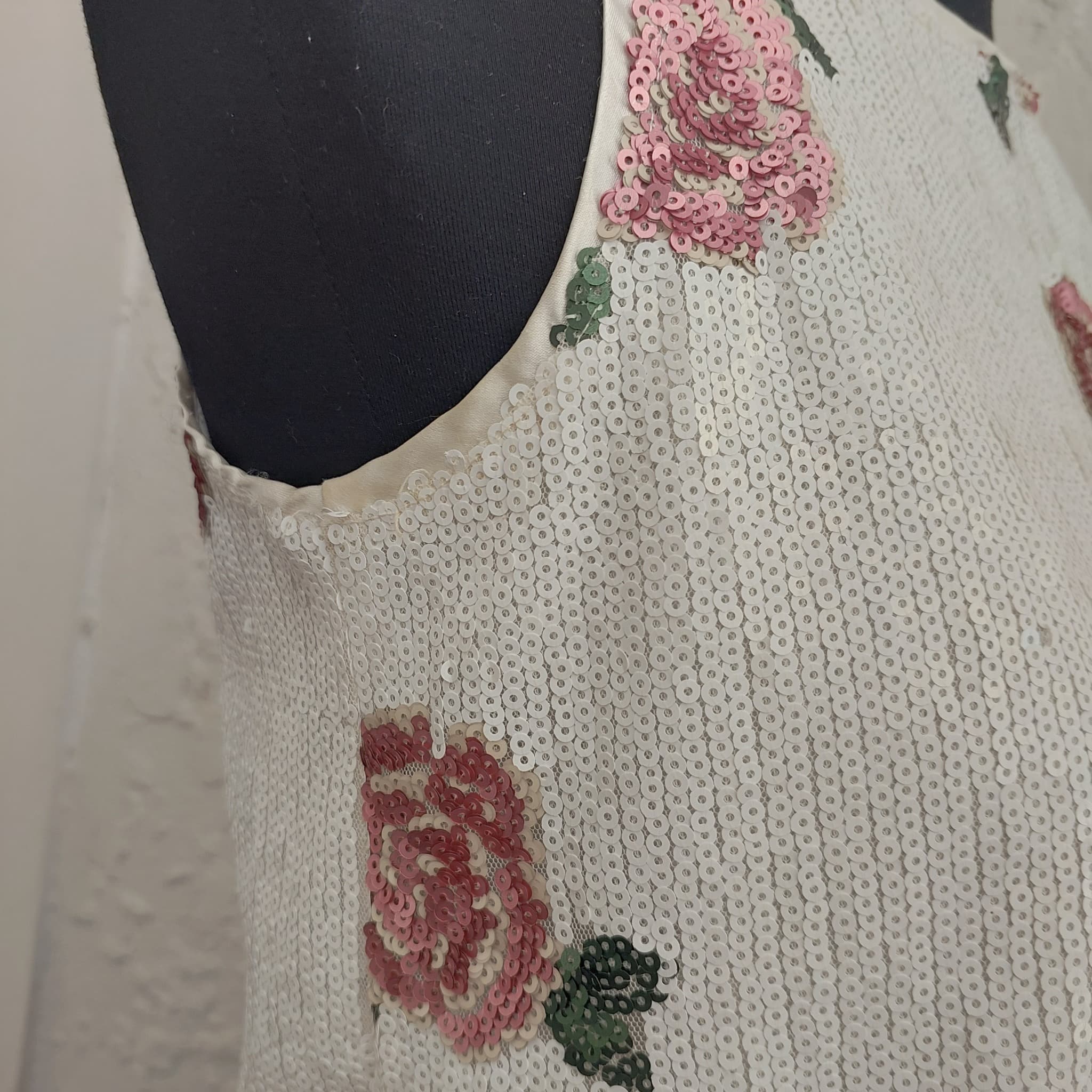 VINTAGE ROSE Sleeveless Crop Top, White, Sequin Floral, Size 8 — photo 7 of 10