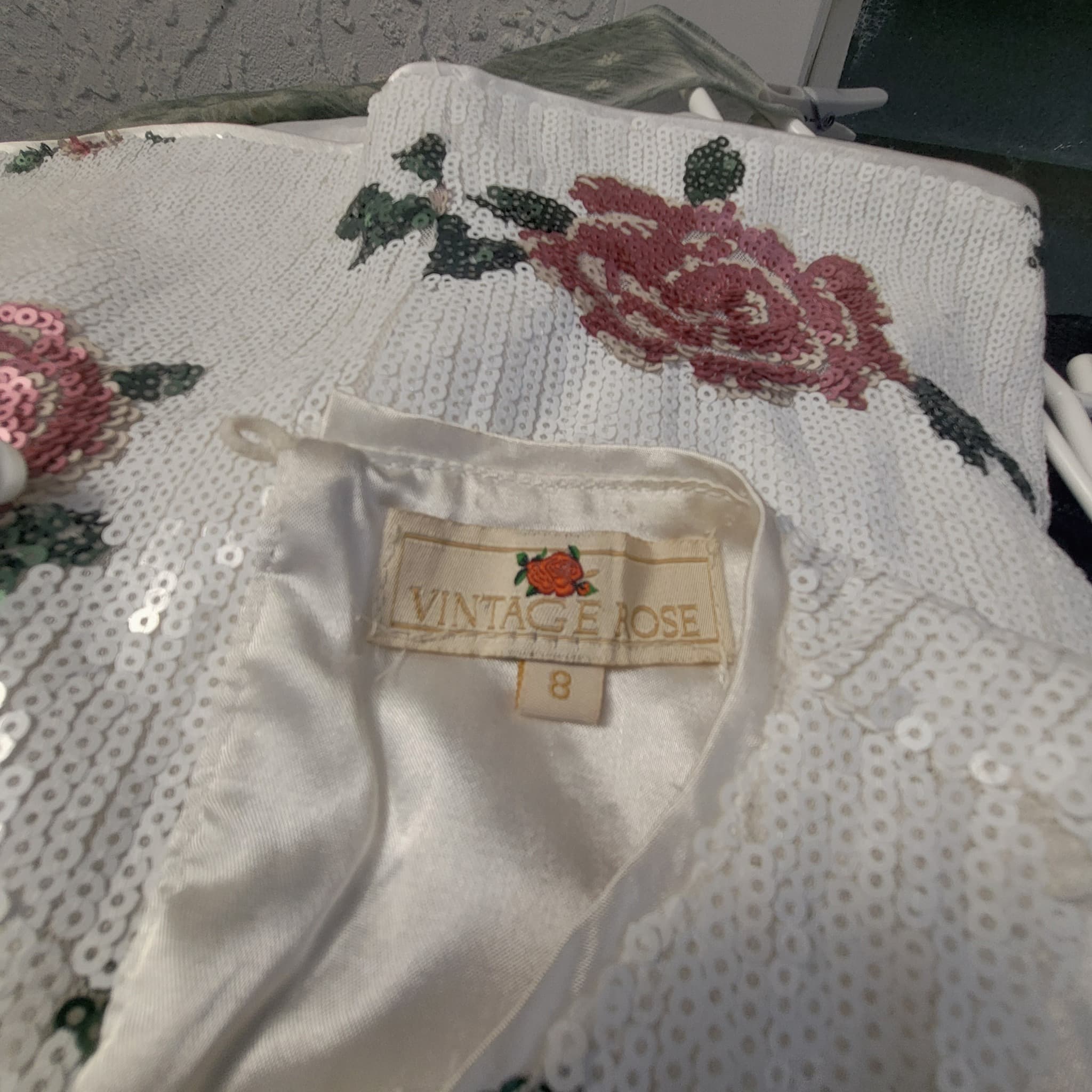 VINTAGE ROSE Sleeveless Crop Top, White, Sequin Floral, Size 8 — photo 8 of 10