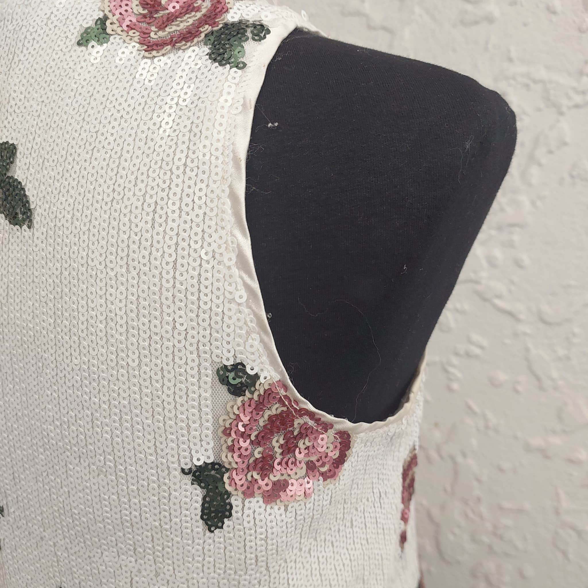 VINTAGE ROSE Sleeveless Crop Top, White, Sequin Floral, Size 8 — photo 9 of 10