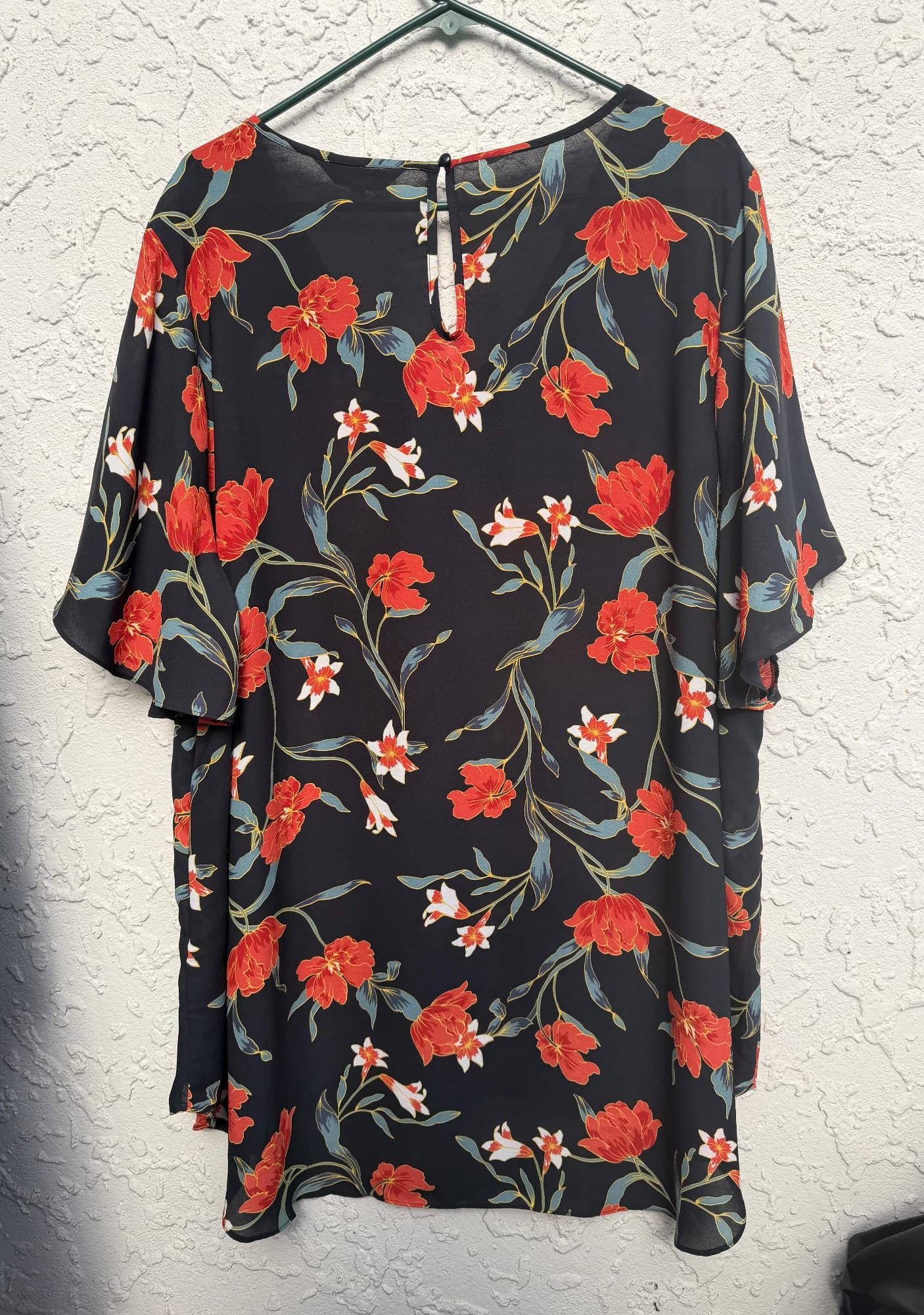 Wild Child Floral V-Neck Blouse, Black and Red, Size 26 — photo 4 of 8