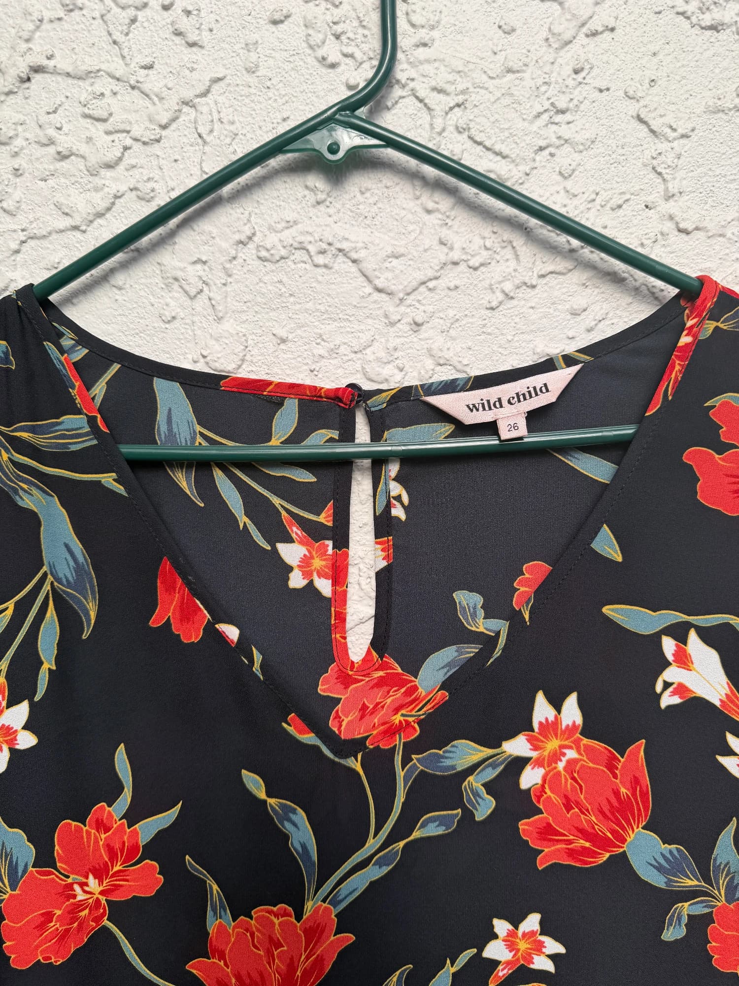Wild Child Floral V-Neck Blouse, Black and Red, Size 26 — photo 7 of 8