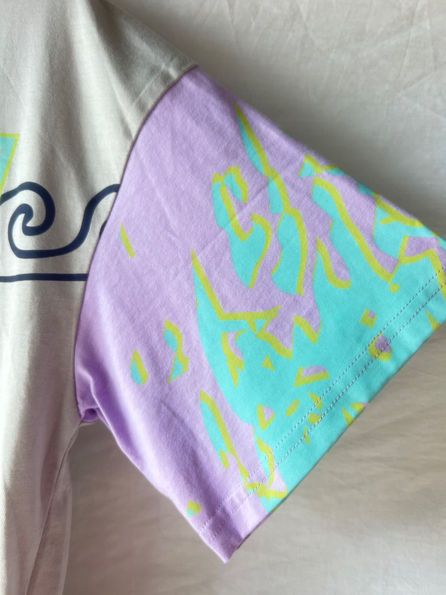 ONLY LOVERS LEFT Graphic T-Shirt Pastel Print Grey XS/S — photo 4 of 5