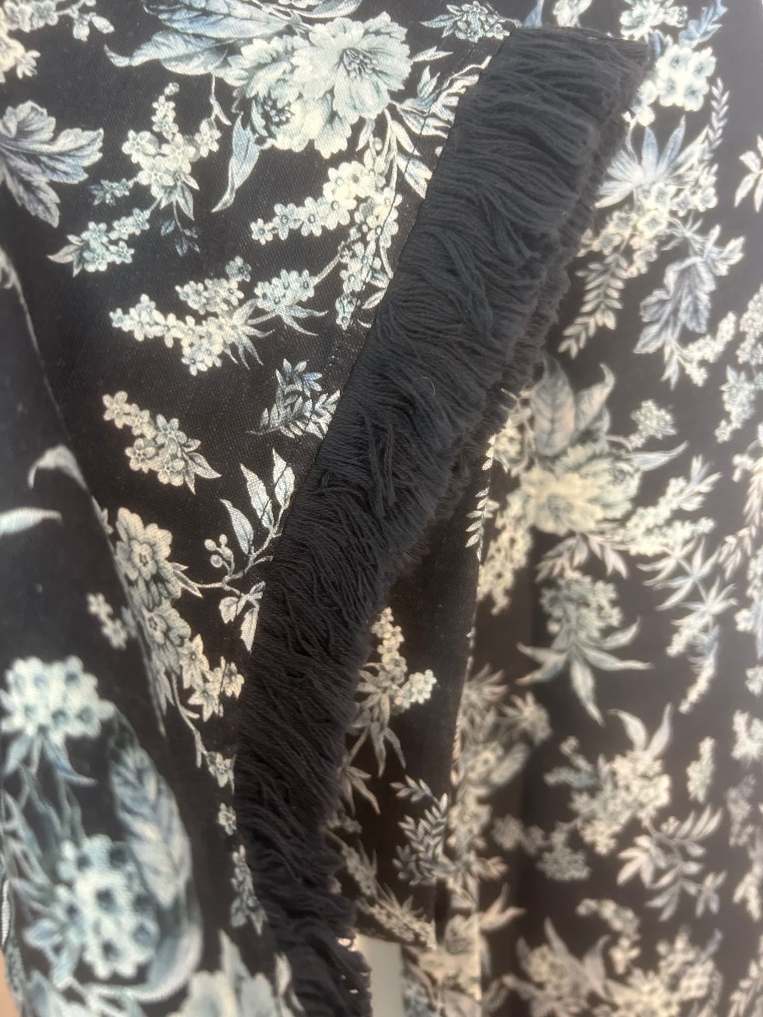 Tigerlily Akari Floral Wide Leg Culottes With Fringed Hem Size 6 — photo 3 of 5