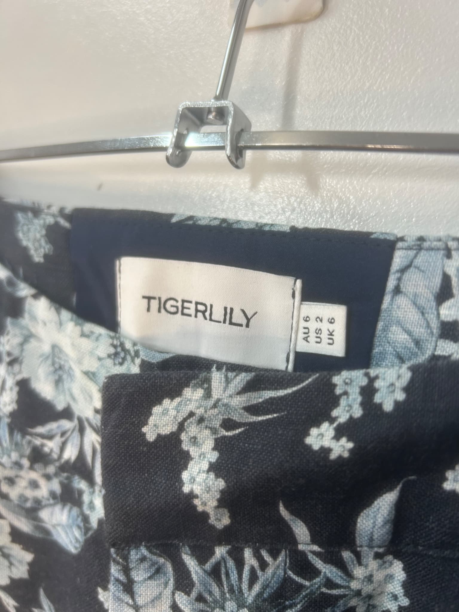 Tigerlily Akari Floral Wide Leg Culottes With Fringed Hem Size 6 — photo 4 of 5